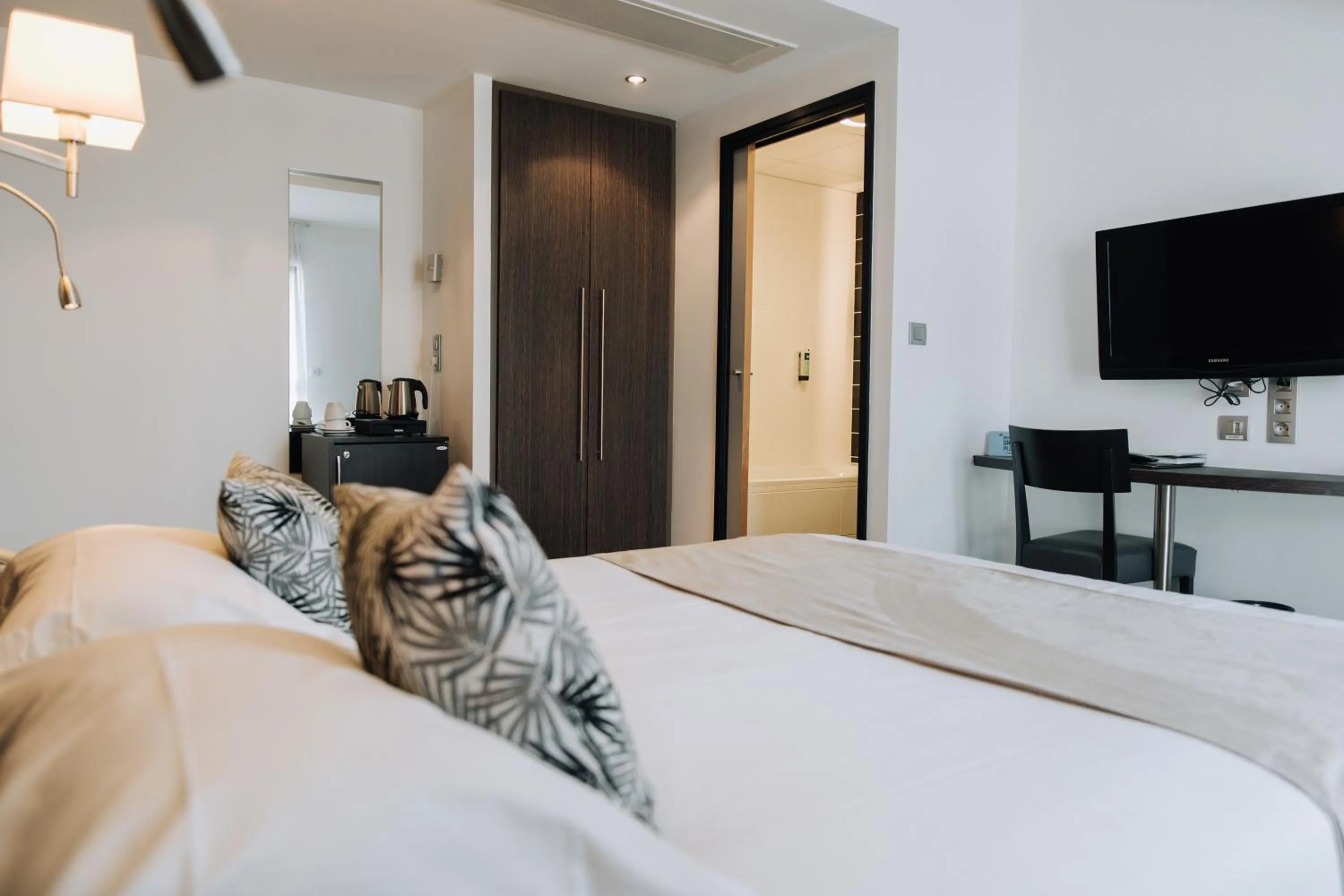 Bed in Logis Hôtel Victor Hugo & Spa