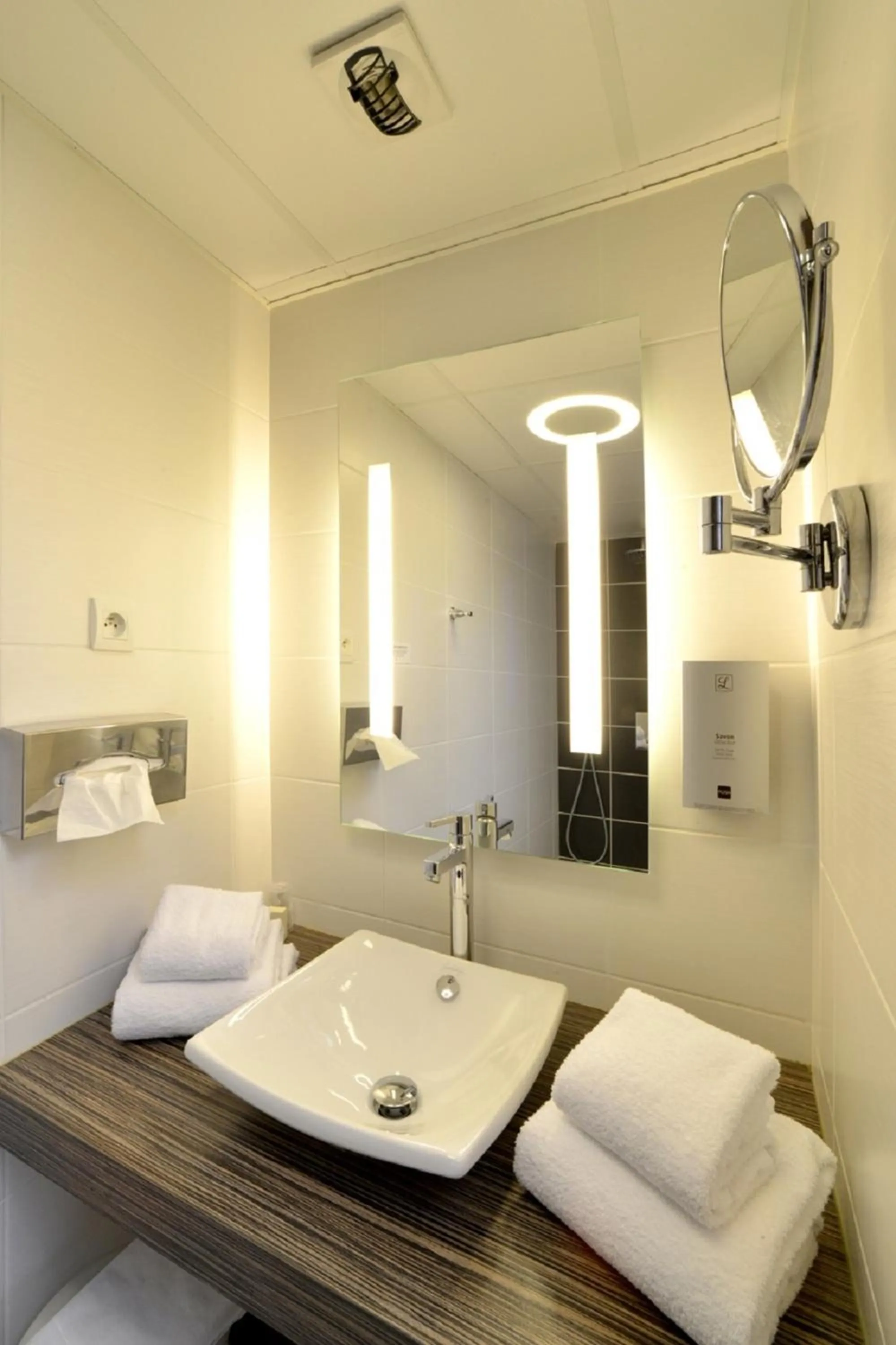 Comfort Double Room in Logis Hôtel Victor Hugo & Spa