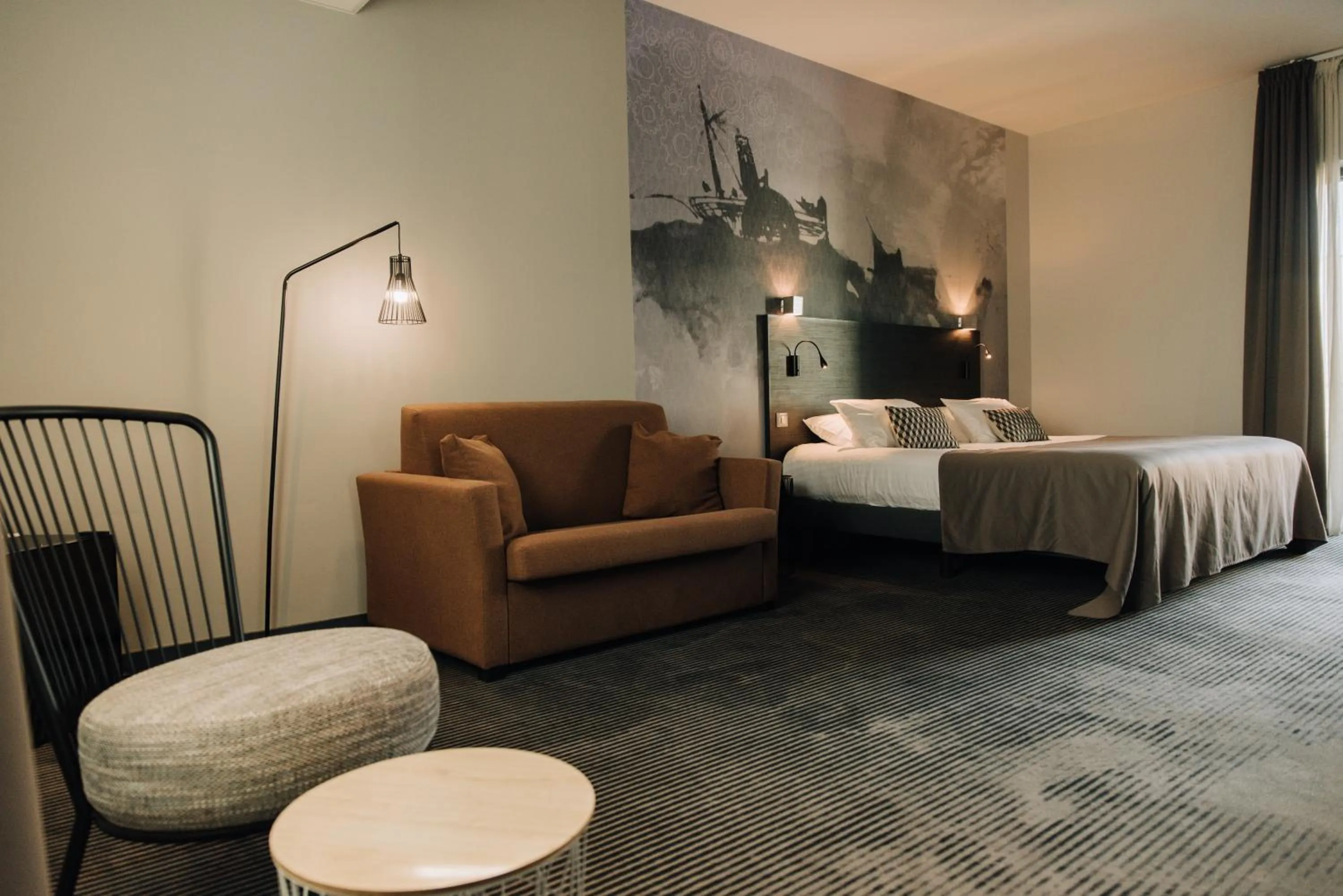 Bed in Logis Hôtel Victor Hugo & Spa