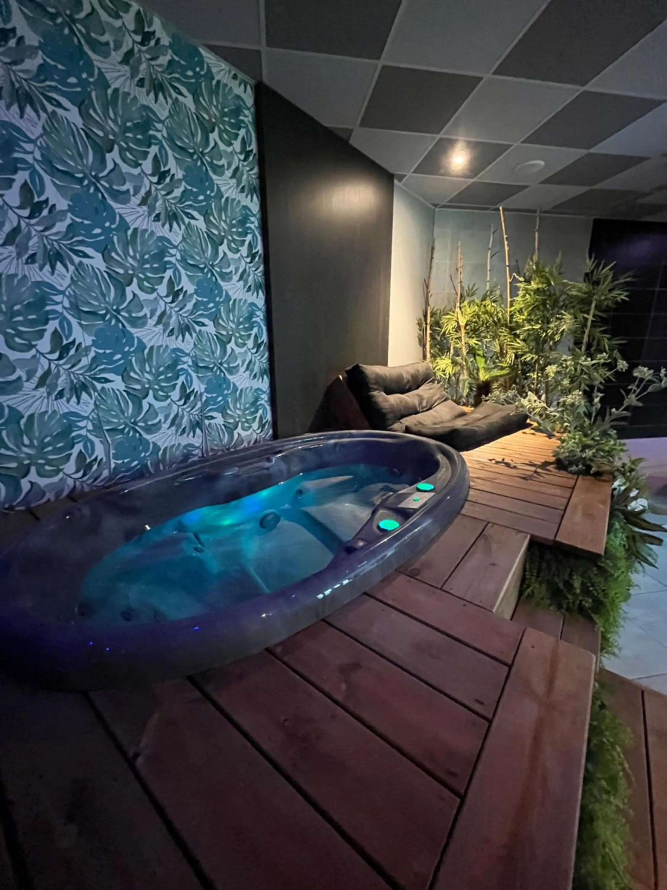 Spa and wellness centre/facilities in Logis Hôtel Victor Hugo & Spa