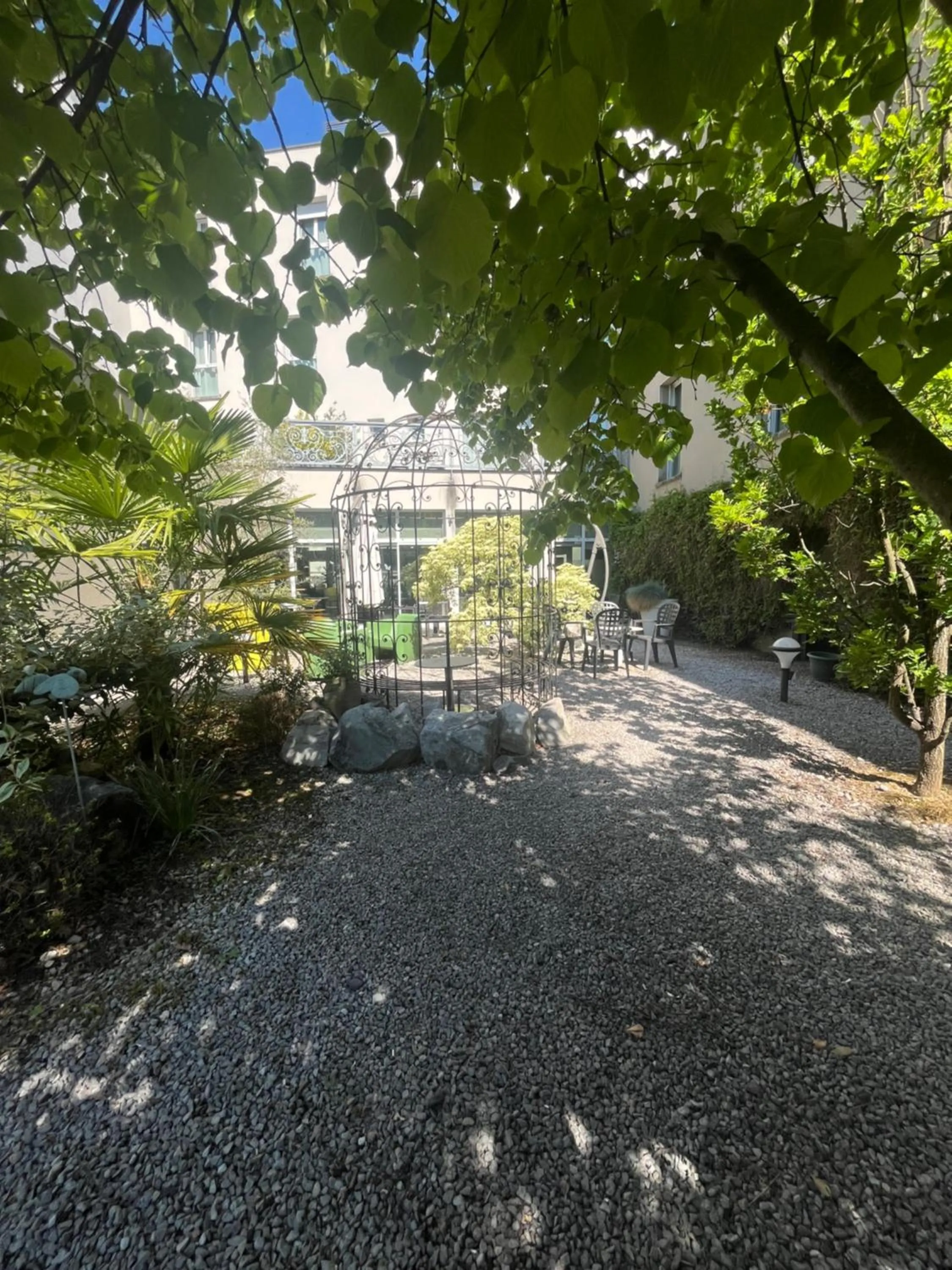 Garden in Logis Hôtel Victor Hugo & Spa