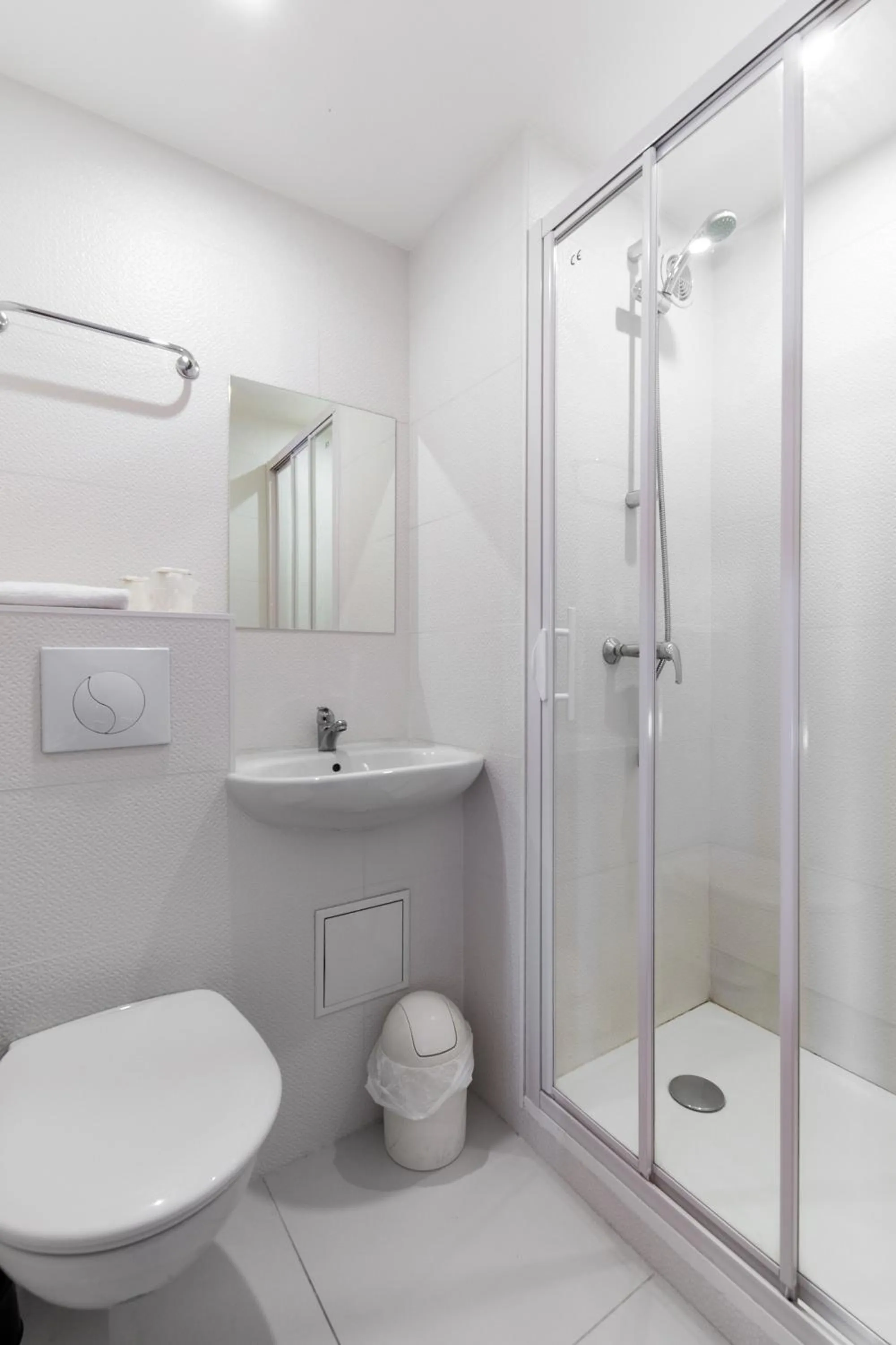 Toilet in Premiere Classe Rennes Ouest - Le Rheu