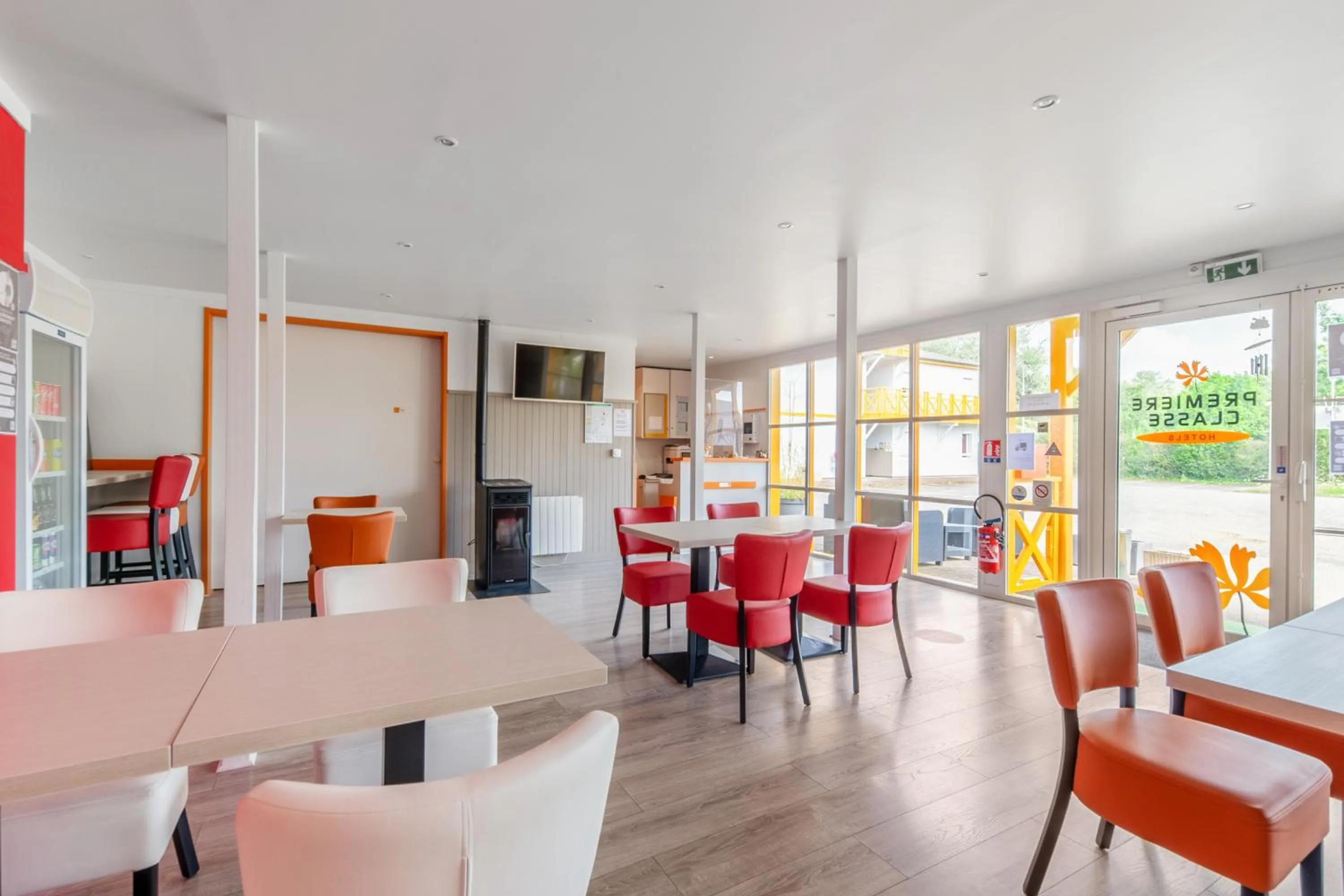 Lobby or reception in Premiere Classe Rennes Ouest - Le Rheu