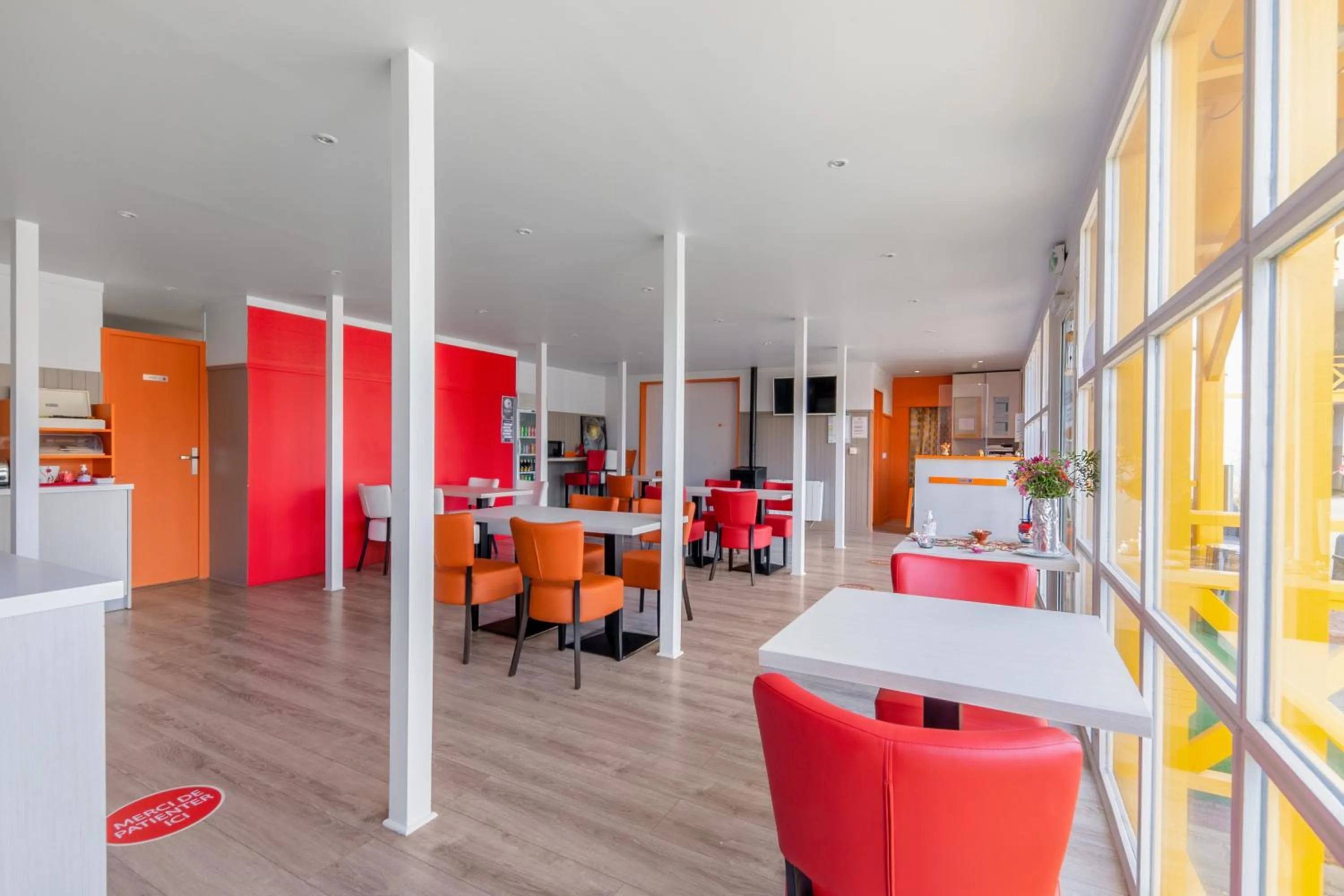 Lobby or reception in Premiere Classe Rennes Ouest - Le Rheu