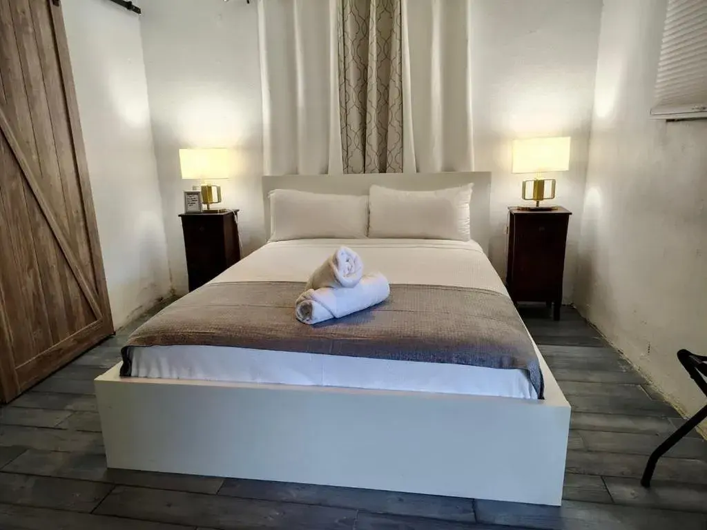 Queen Studio in SEGOVIA STUDIO UNITS Queen Studio in SEGOVIA STUDIO UNITS