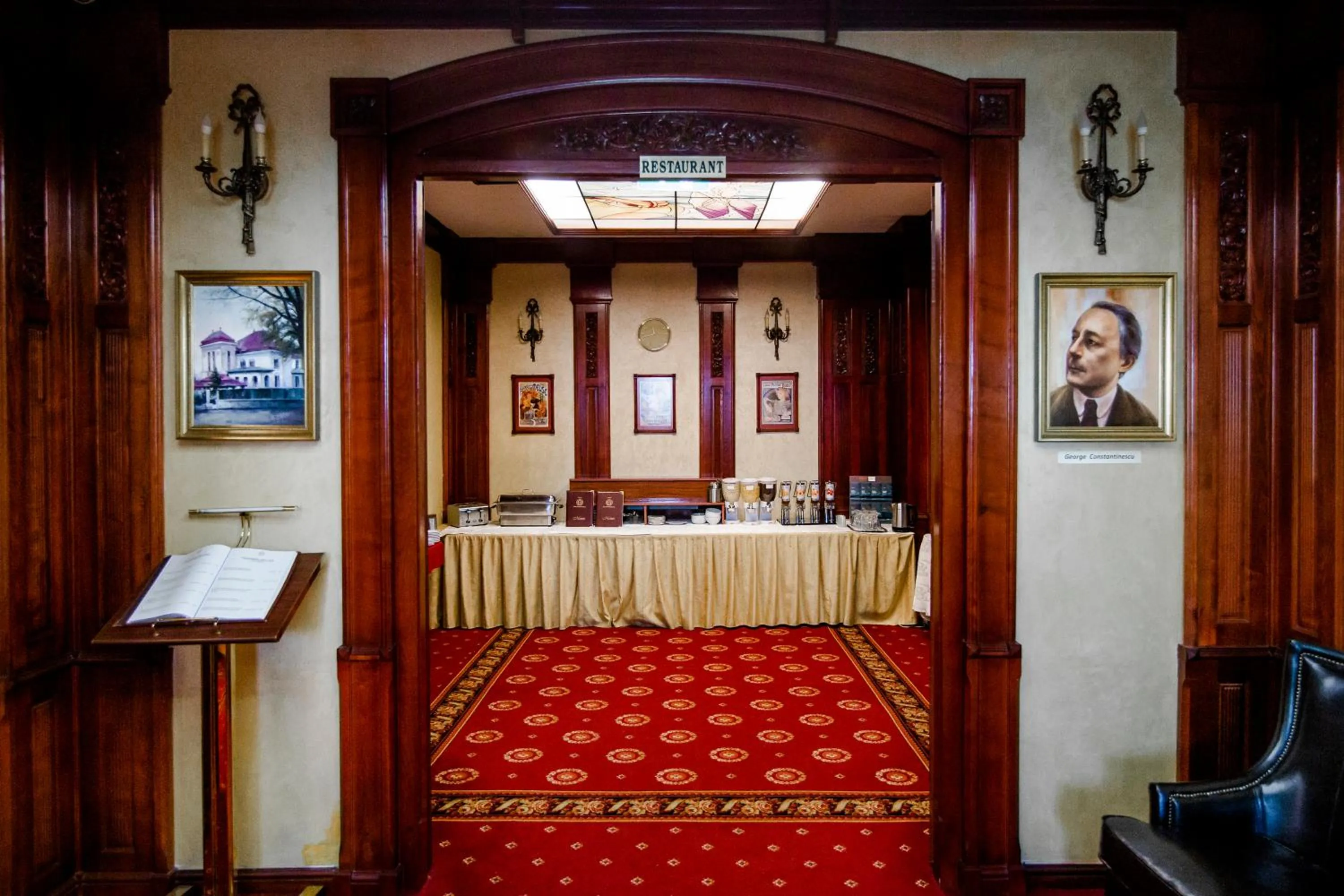 Restaurant/places to eat in Hotel Golden House