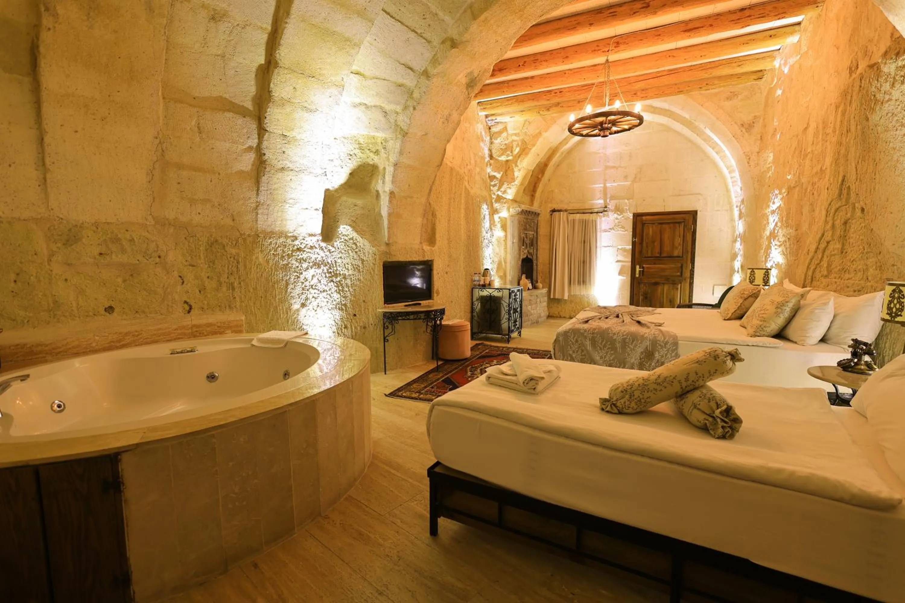 Photo of the whole room, Bed in Ortahisar Cave Hotel