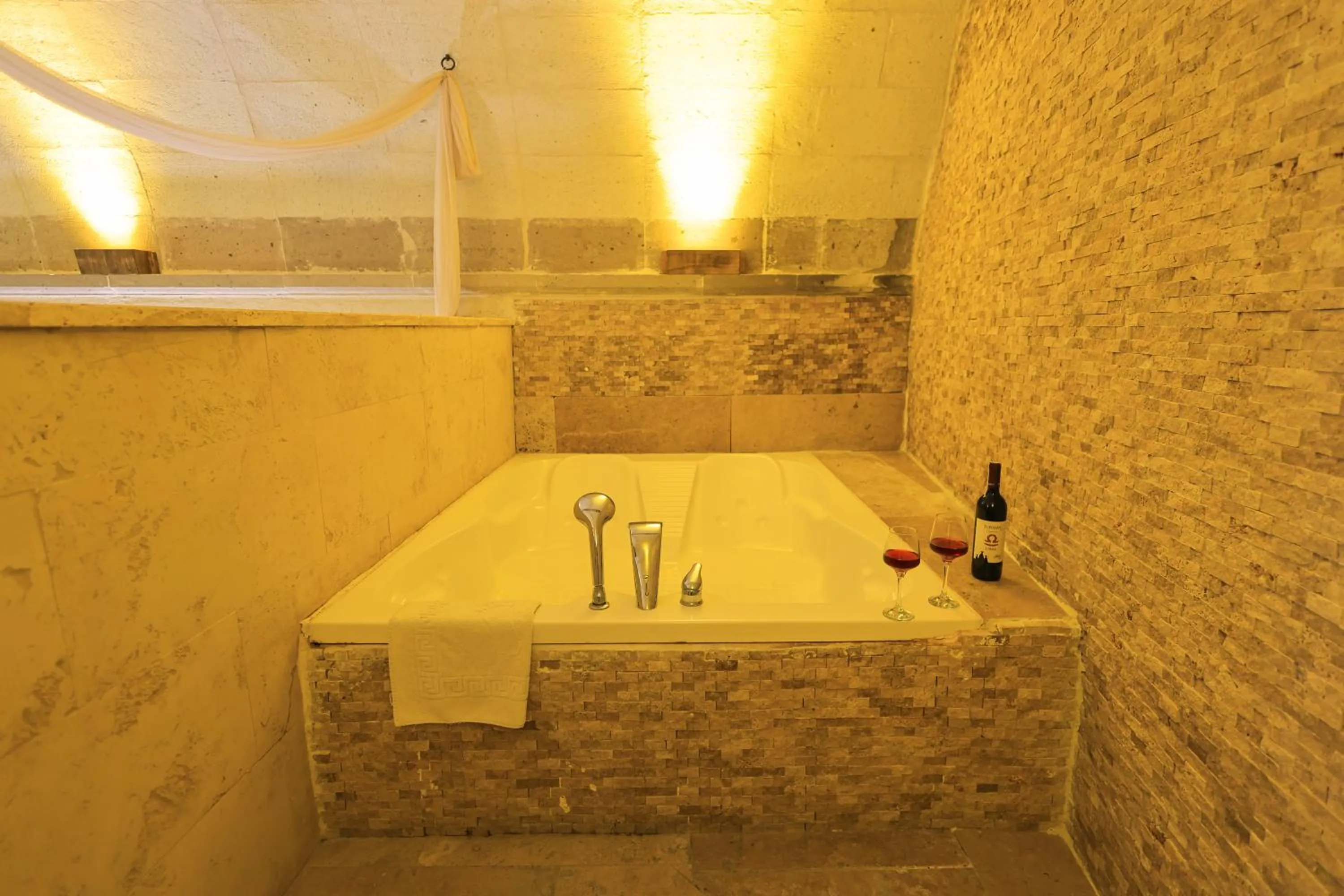 Bath in Ortahisar Cave Hotel