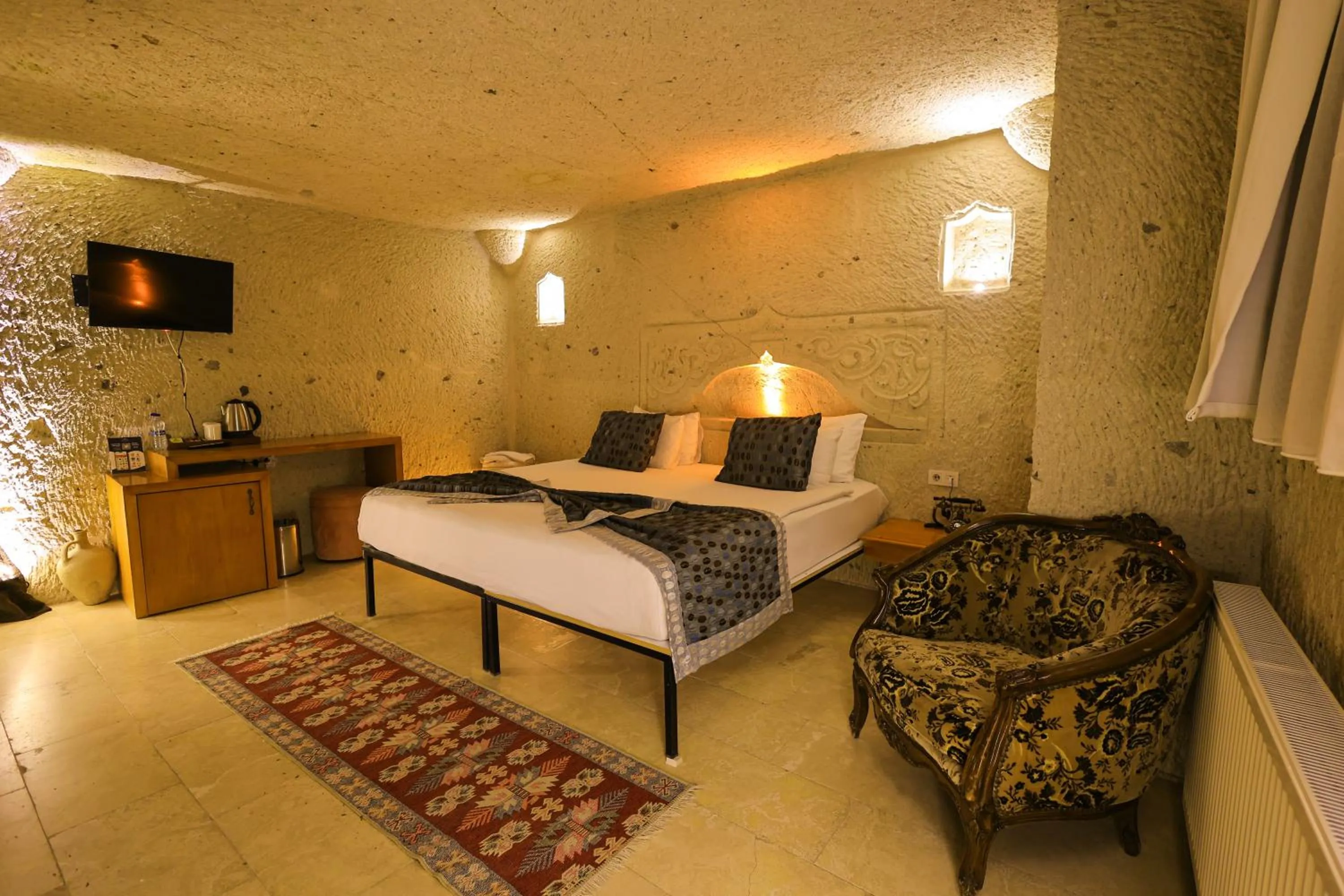Photo of the whole room, Bed in Ortahisar Cave Hotel