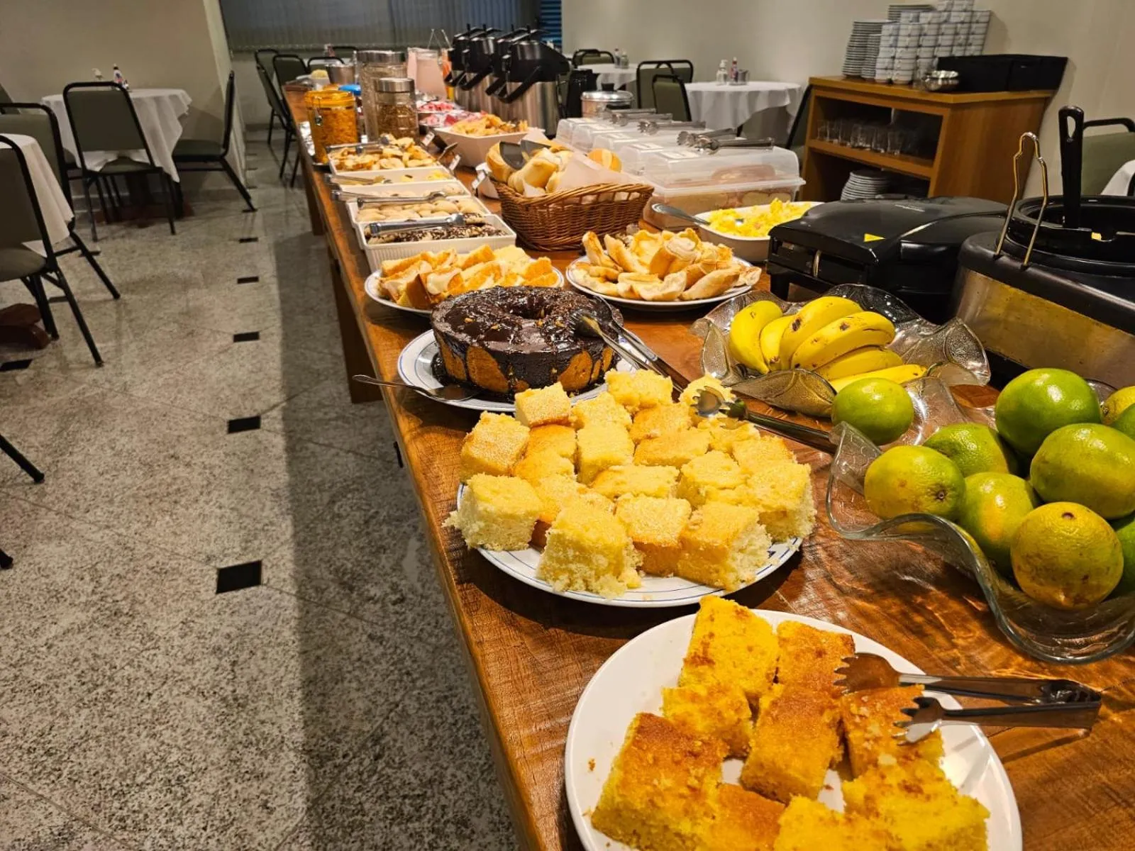 Buffet breakfast in Hotel Aquarius do Vale
