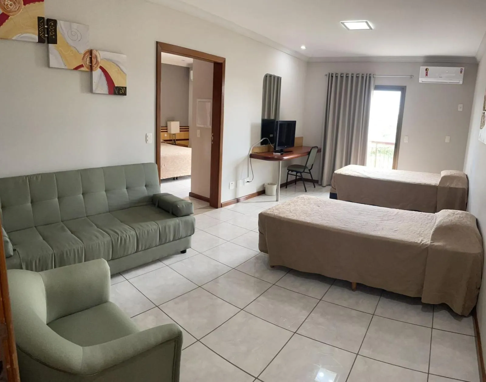 Photo of the whole room in Hotel Aquarius do Vale