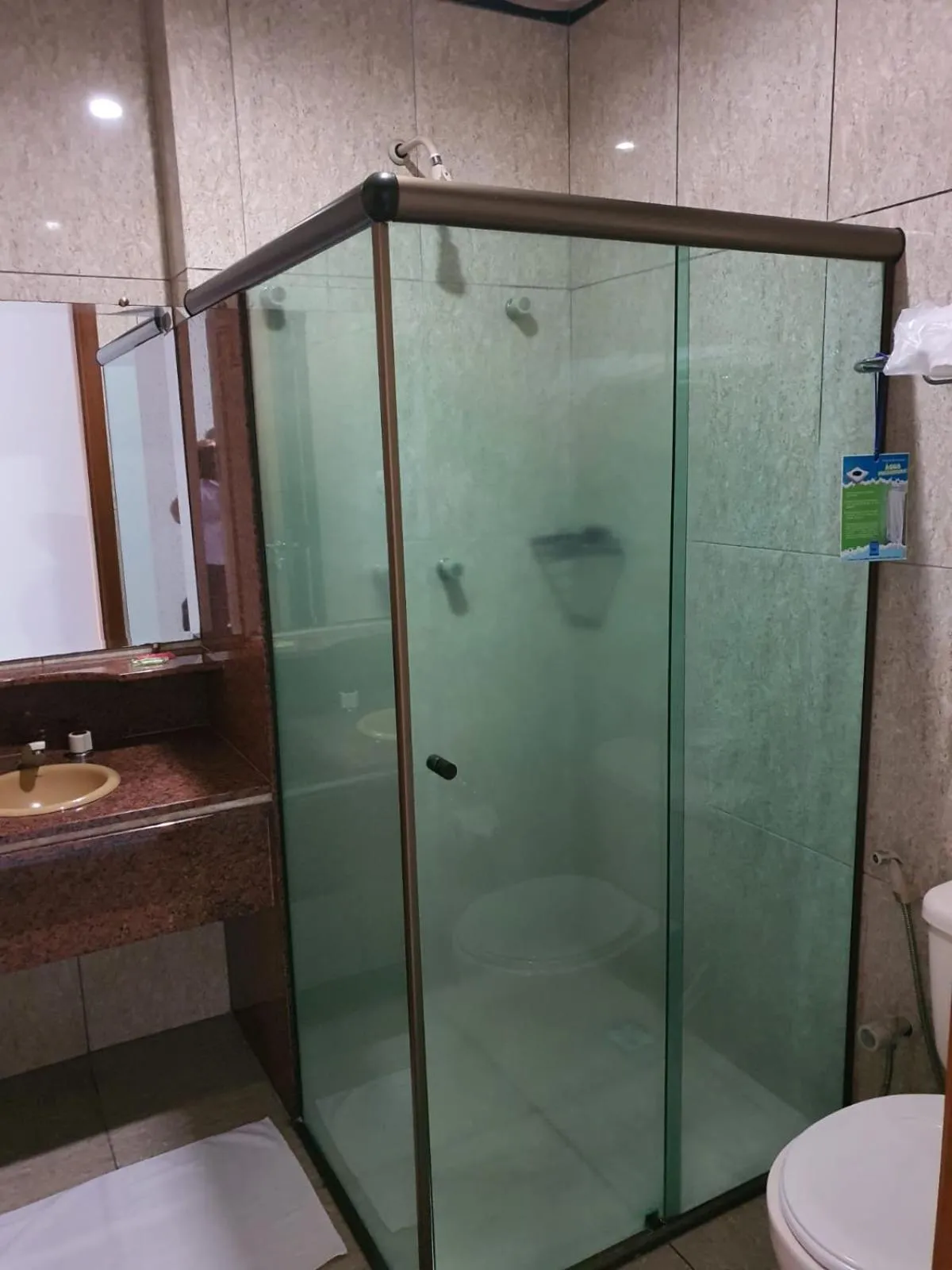 Shower in Hotel Aquarius do Vale