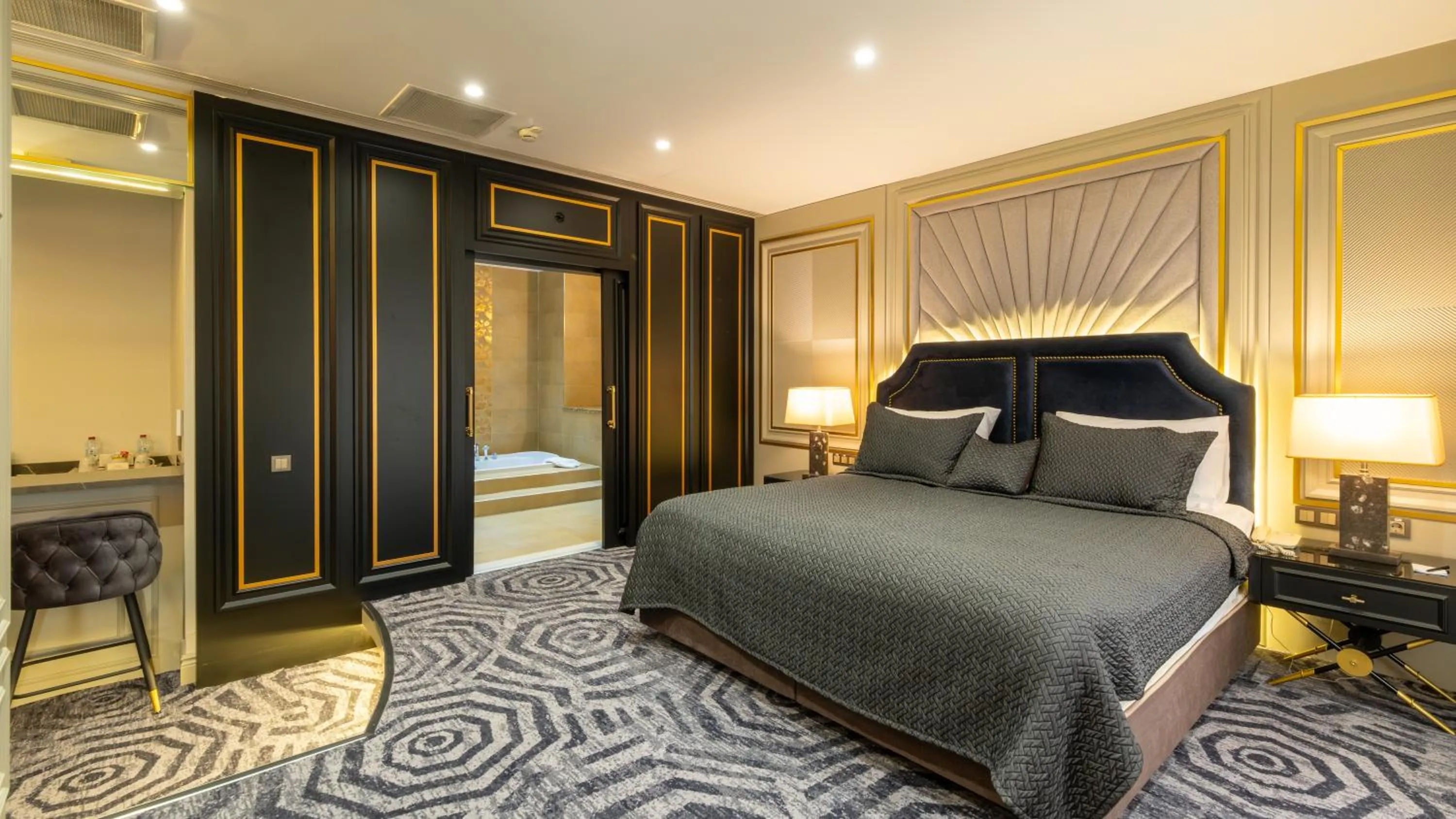 Bathroom, Bed in Teymur Continental Hotel