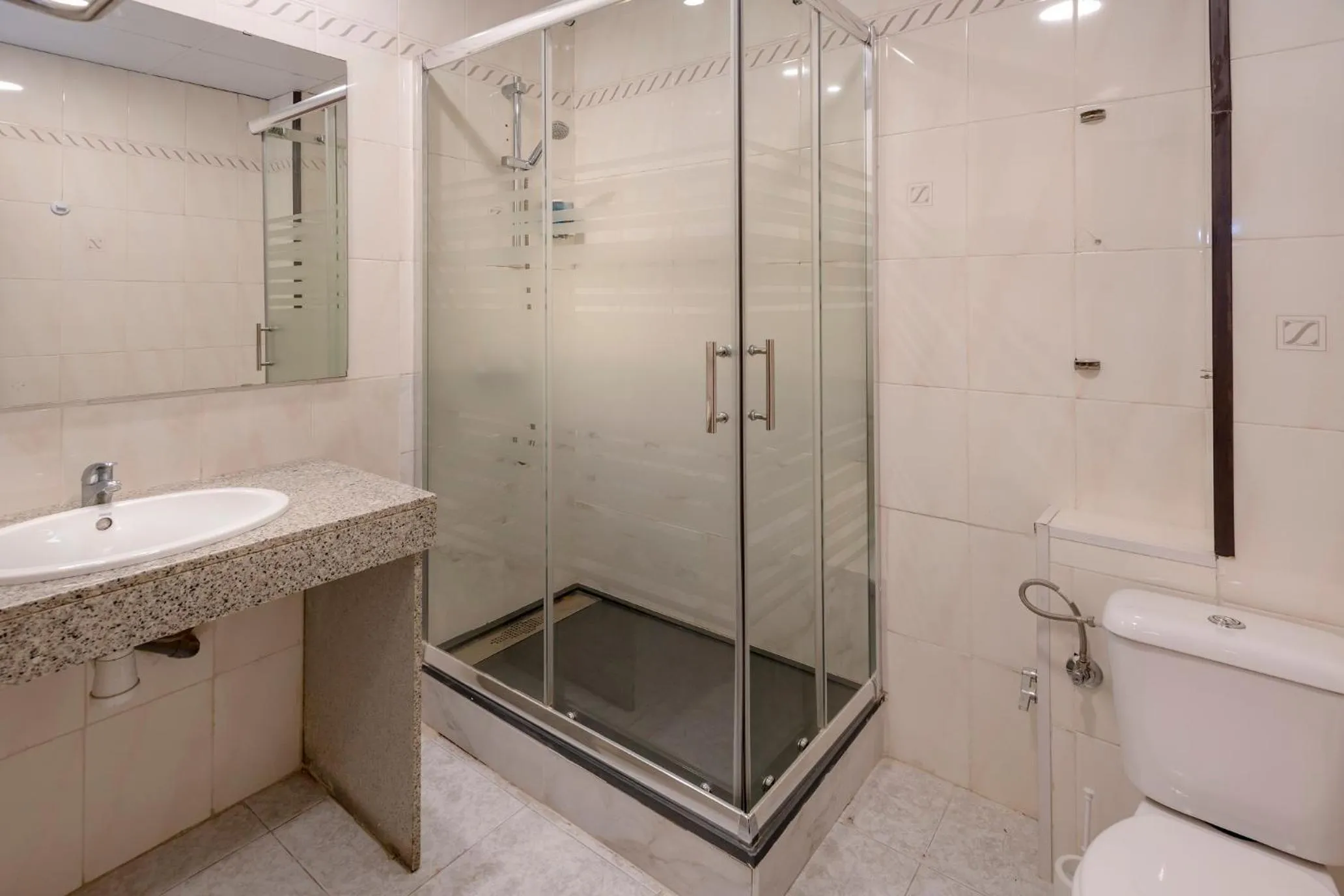 Bathroom in Hotel Niza