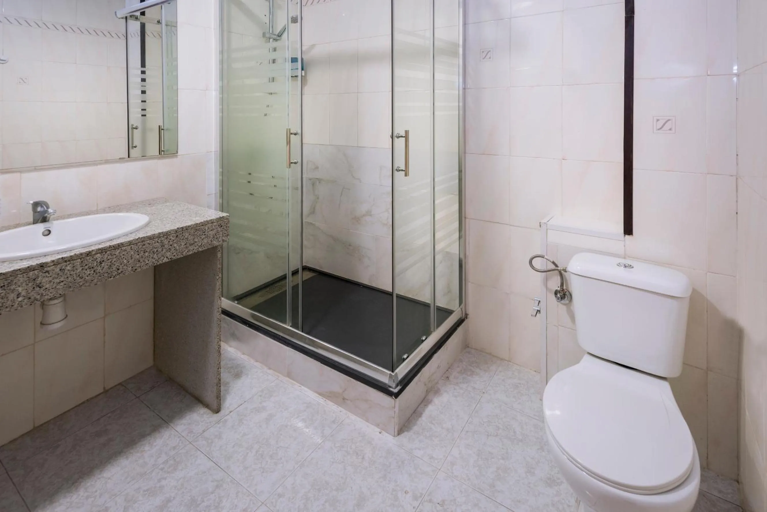 Bathroom in Hotel Niza