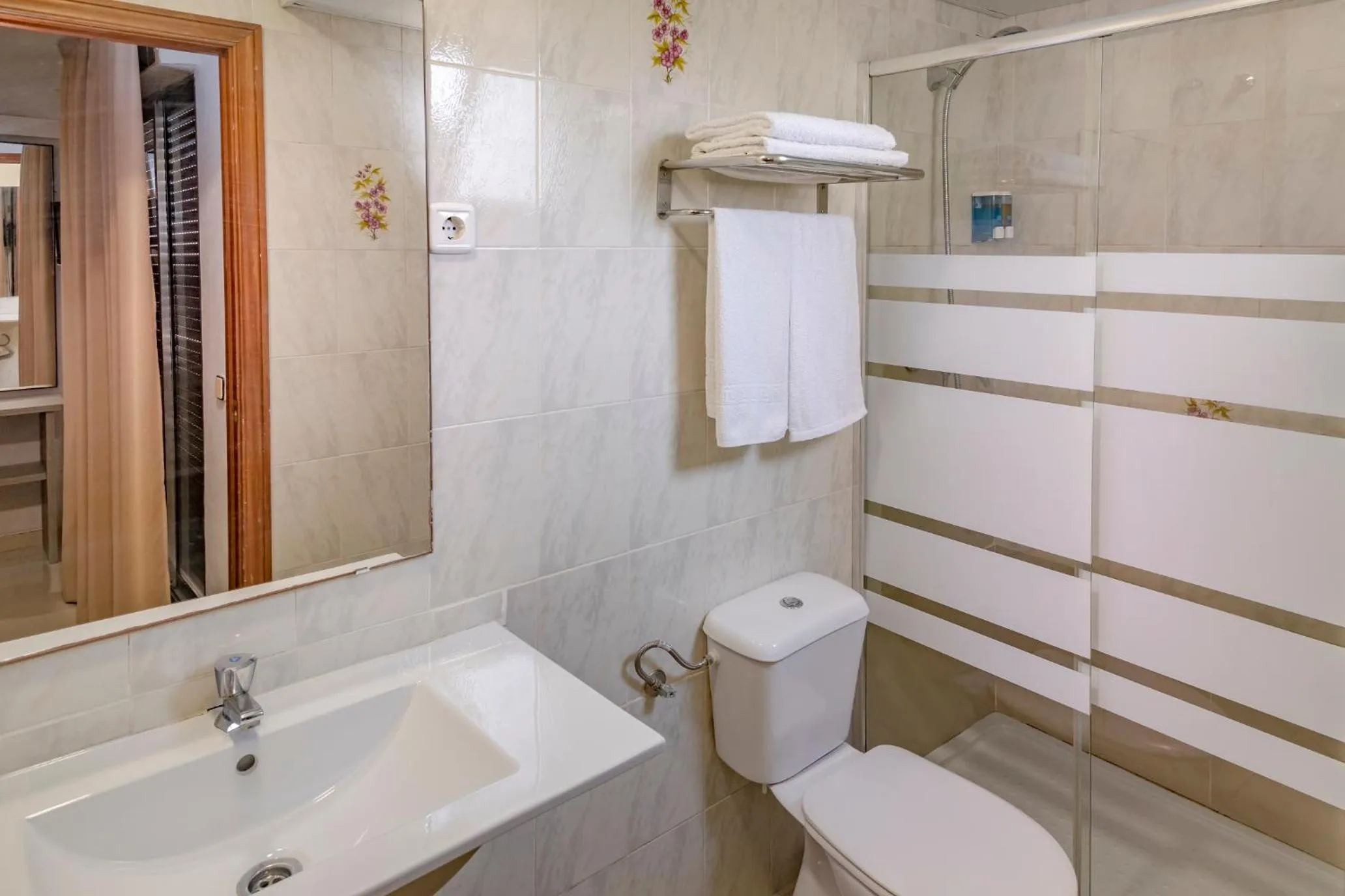 Bathroom in Hotel Niza