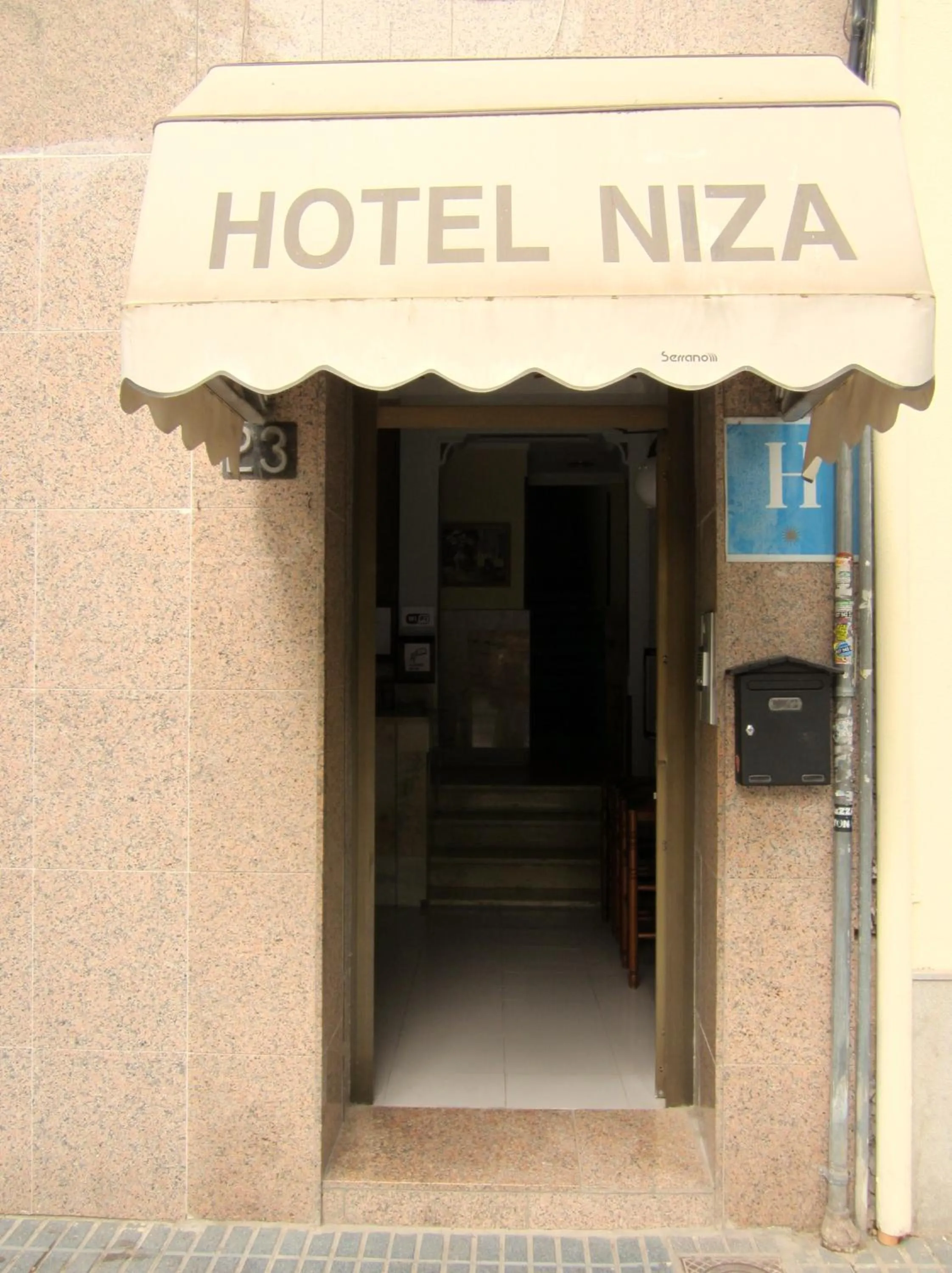Facade/entrance in Hotel Niza
