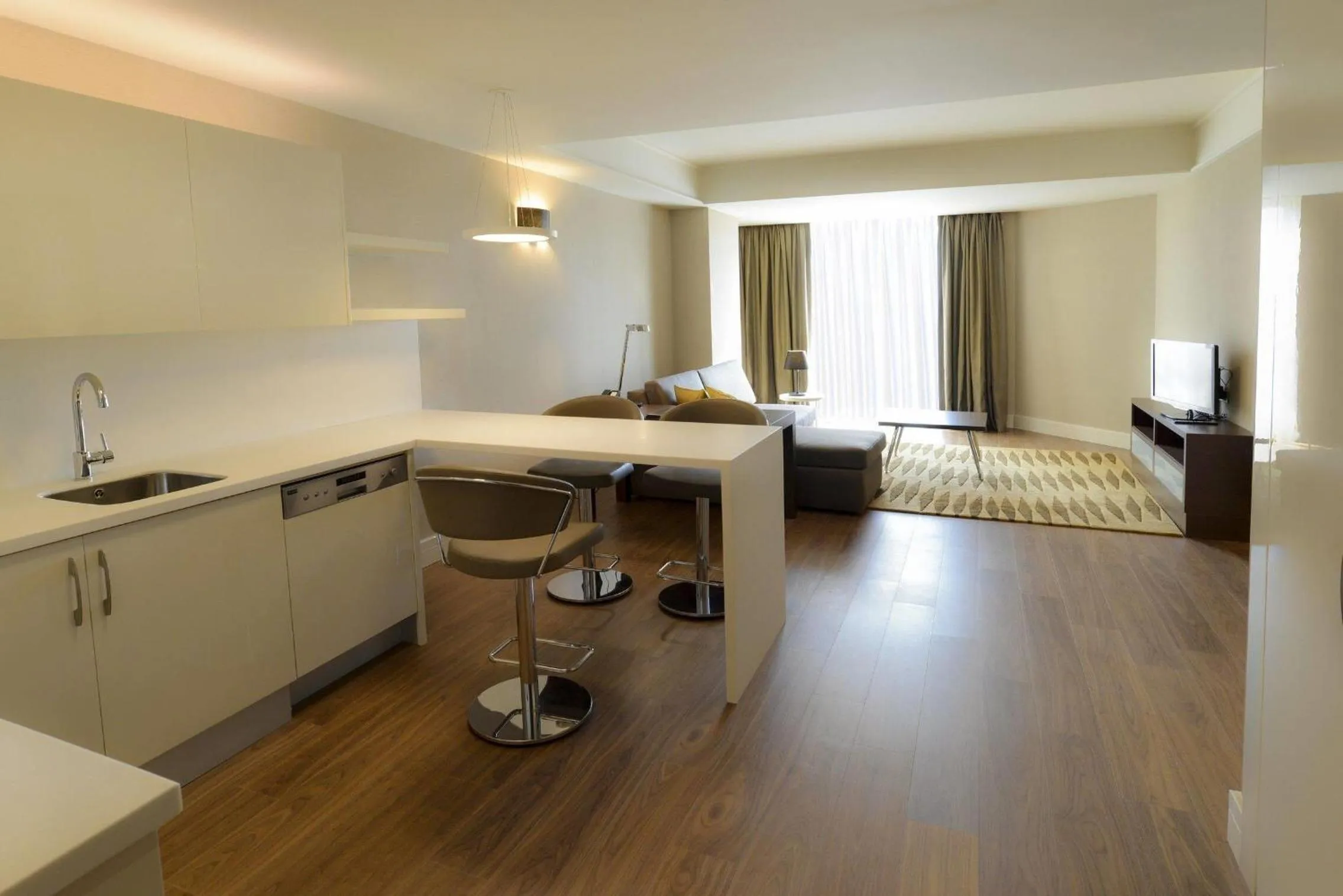 Photo of the whole room in Wyndham Grand Istanbul Europe