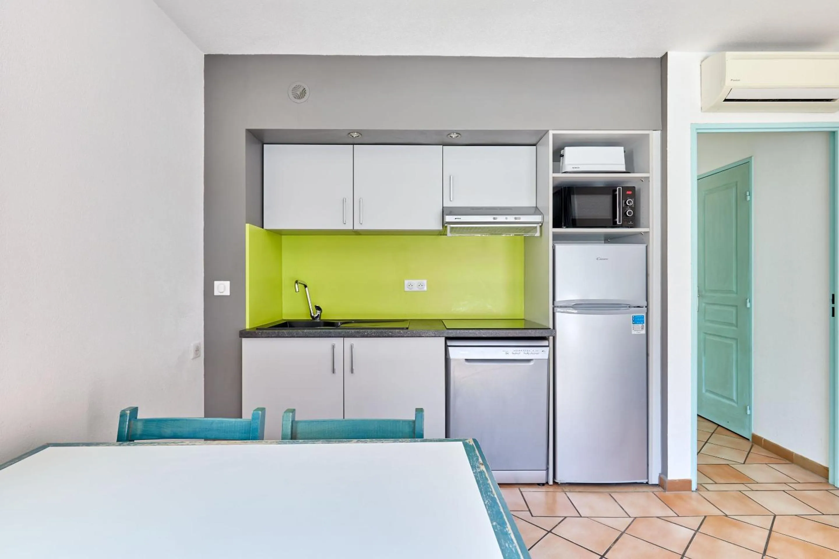 Kitchen or kitchenette in Résidence Odalys La Palmeraie