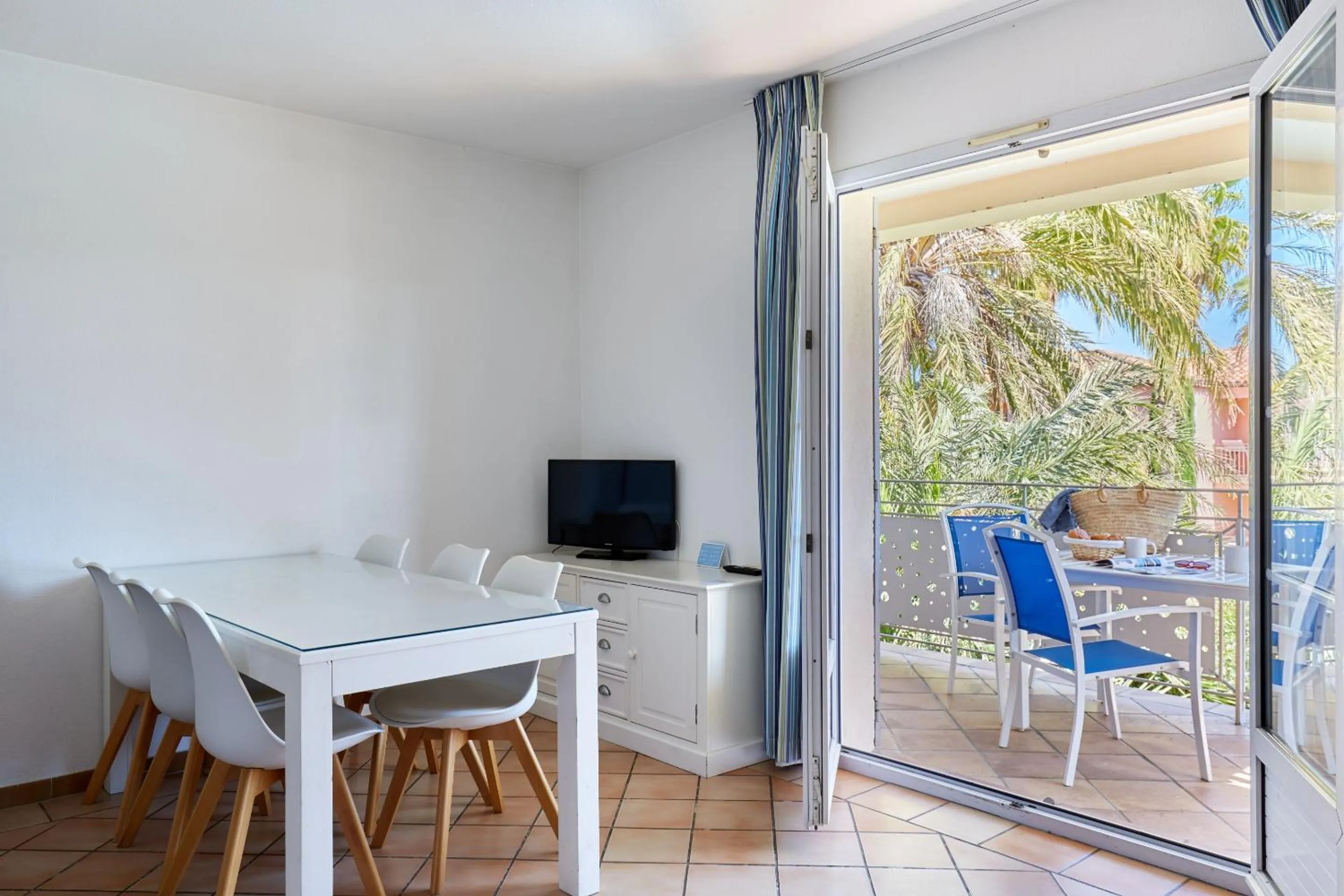 Dining area in Résidence Odalys La Palmeraie