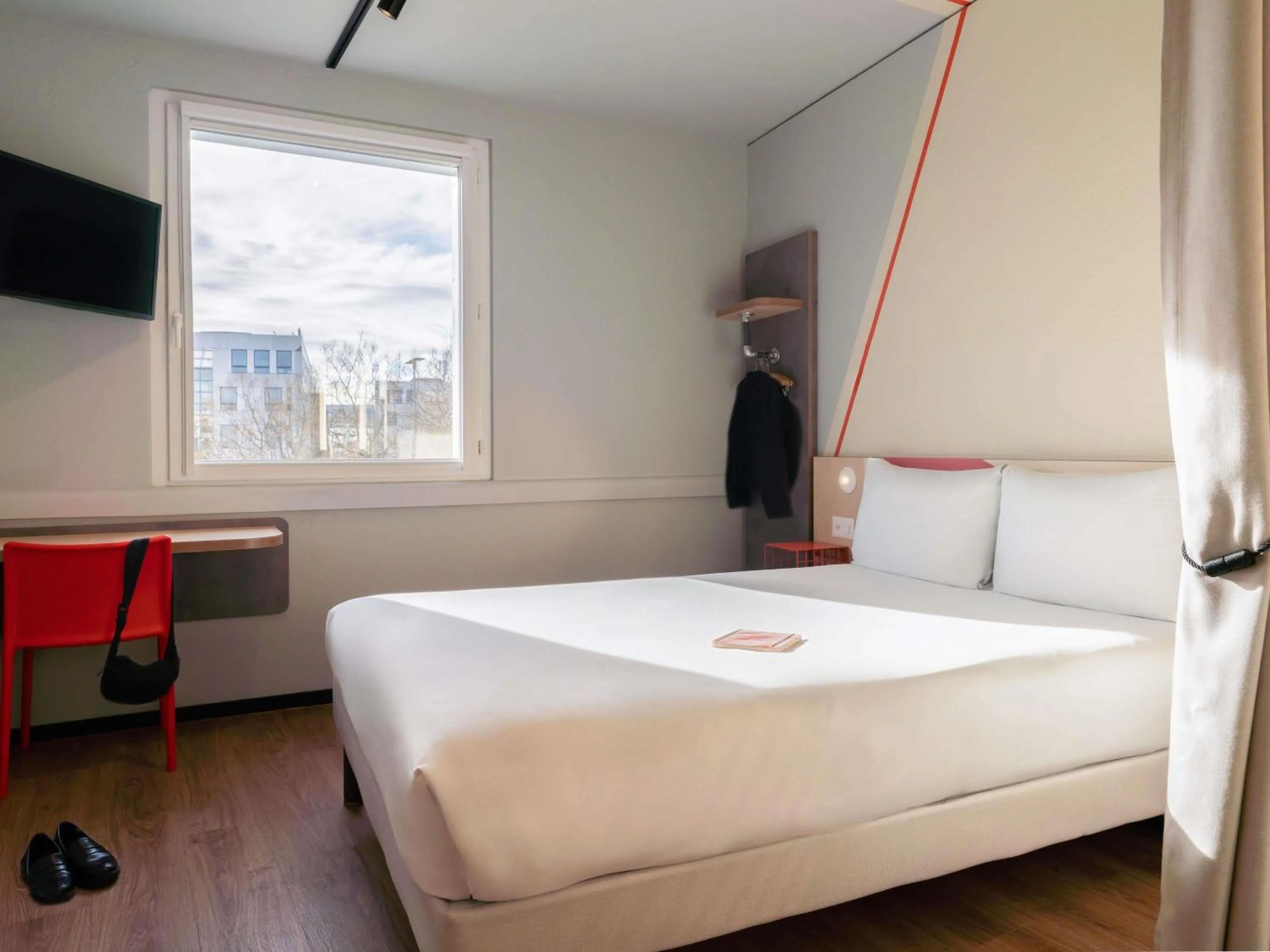 Bedroom, Bed in ibis budget Genève Petit-Lancy