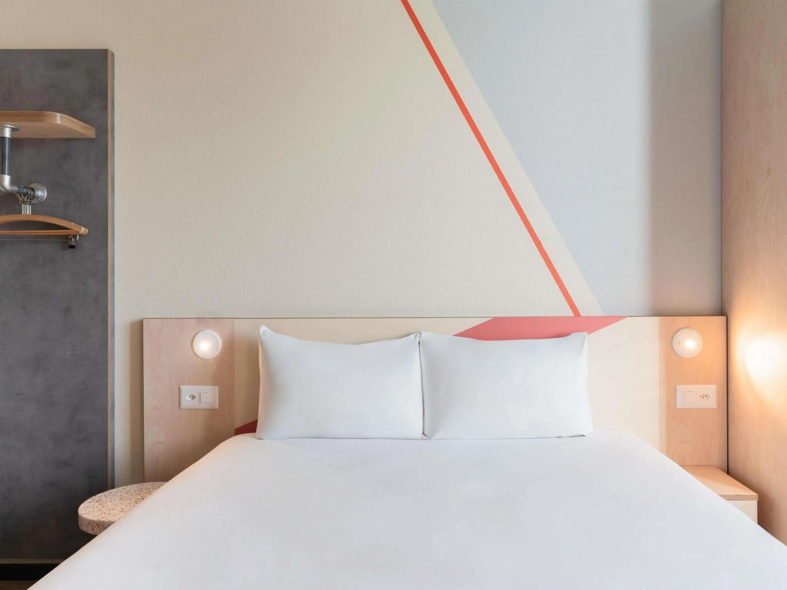 Bedroom, Bed in ibis budget Genève Petit-Lancy