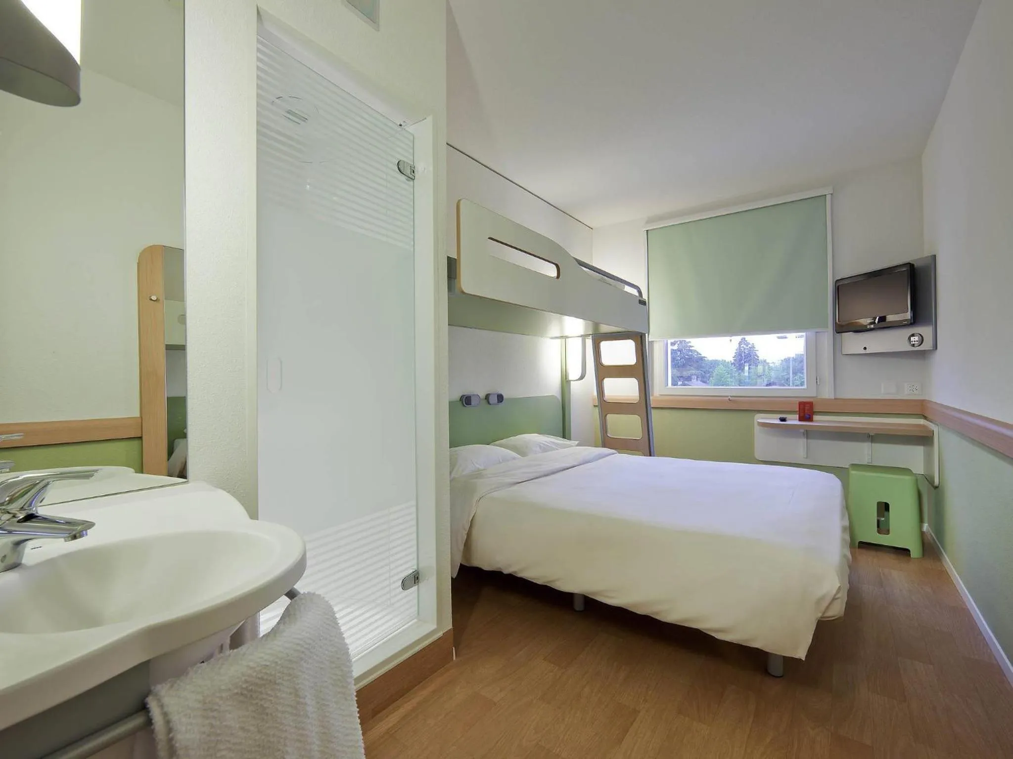 Bedroom, Bed in ibis budget Genève Petit-Lancy