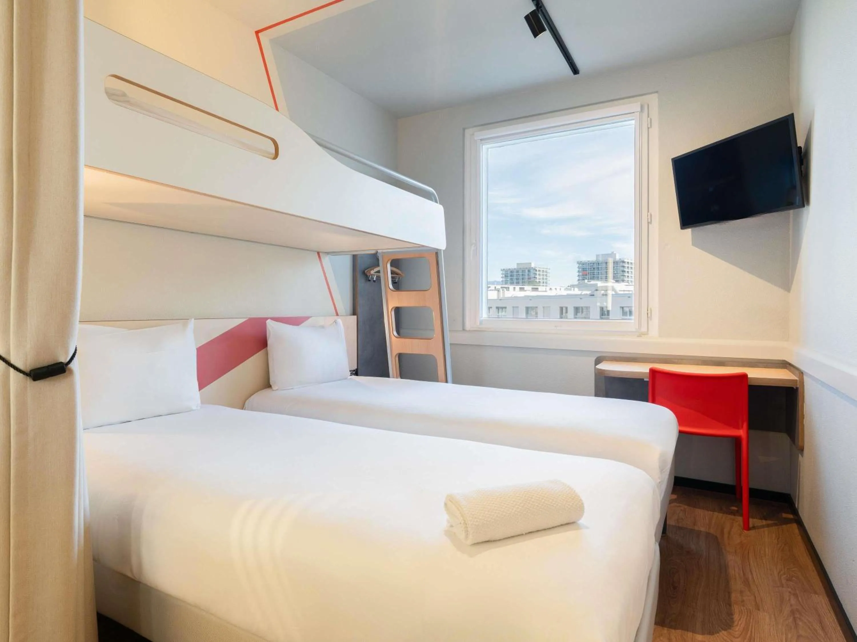 Bedroom, Bed in ibis budget Genève Petit-Lancy