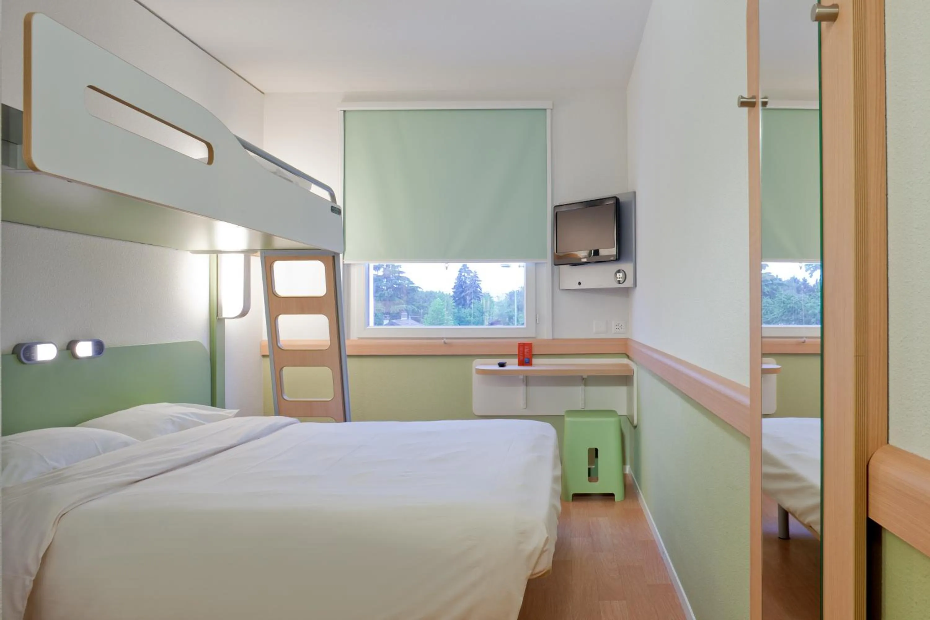 Photo of the whole room, Bed in ibis budget Genève Petit-Lancy