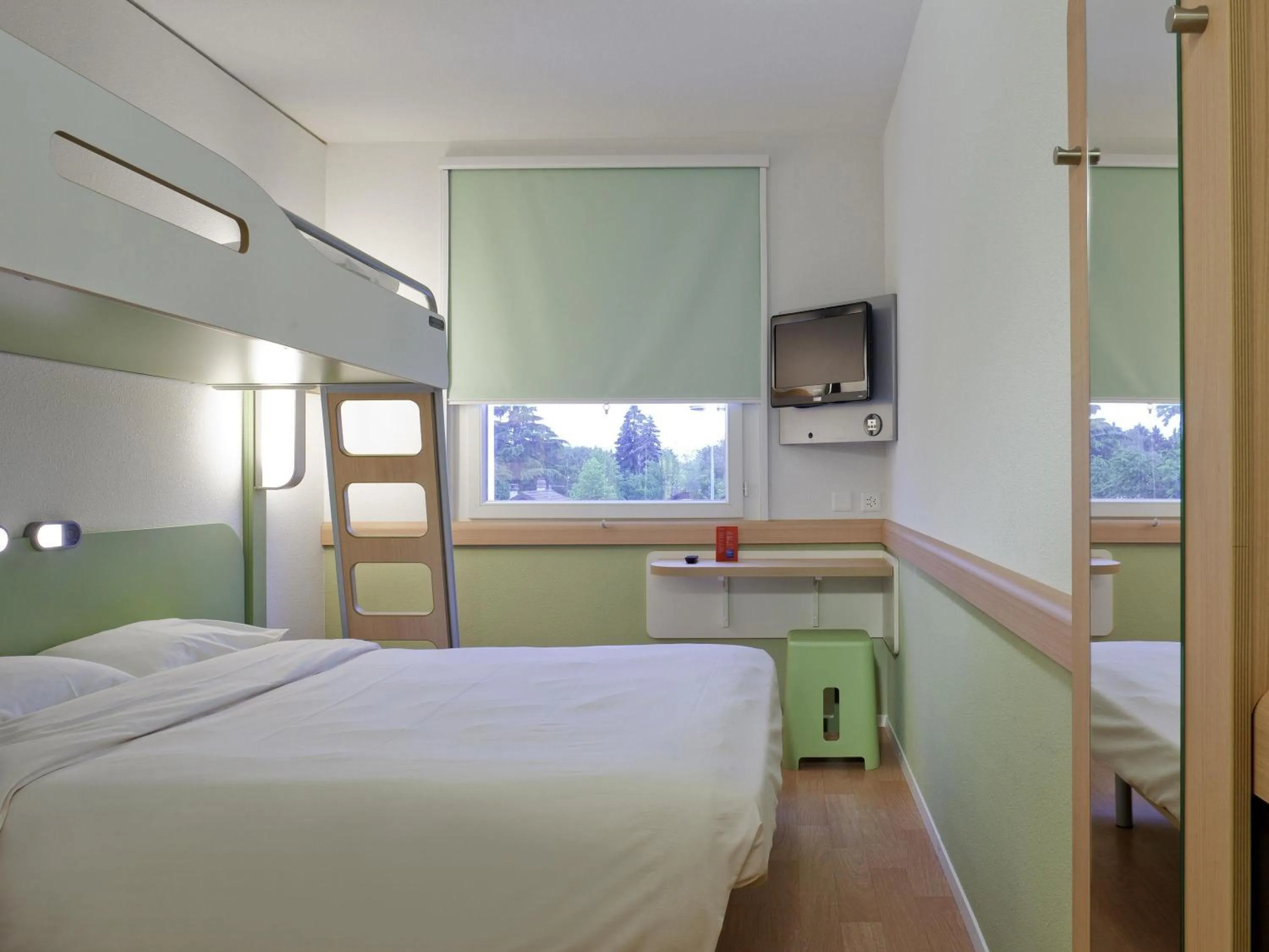 Bedroom, Bed in ibis budget Genève Petit-Lancy