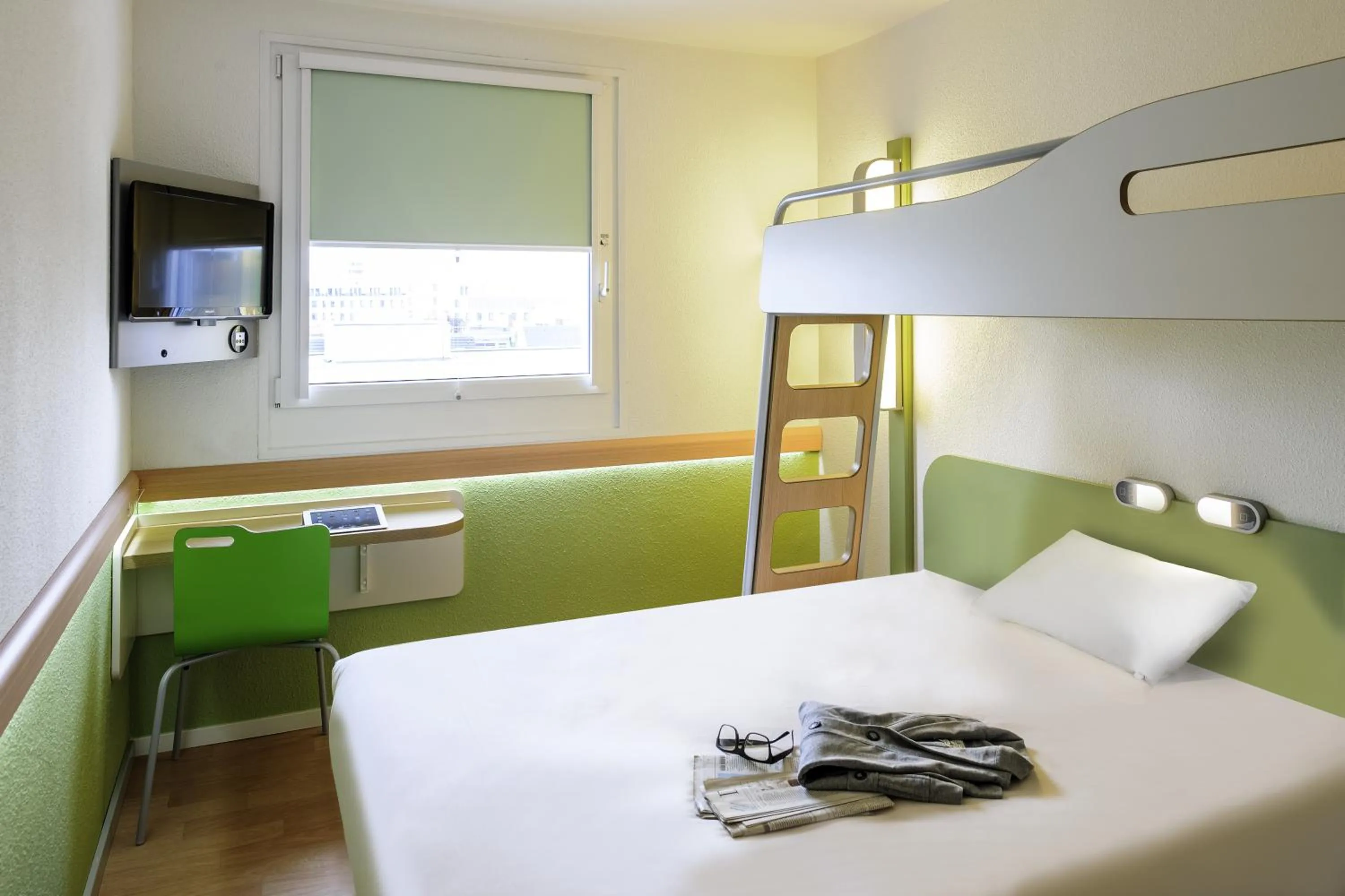 Day, Bed in ibis budget Genève Petit-Lancy