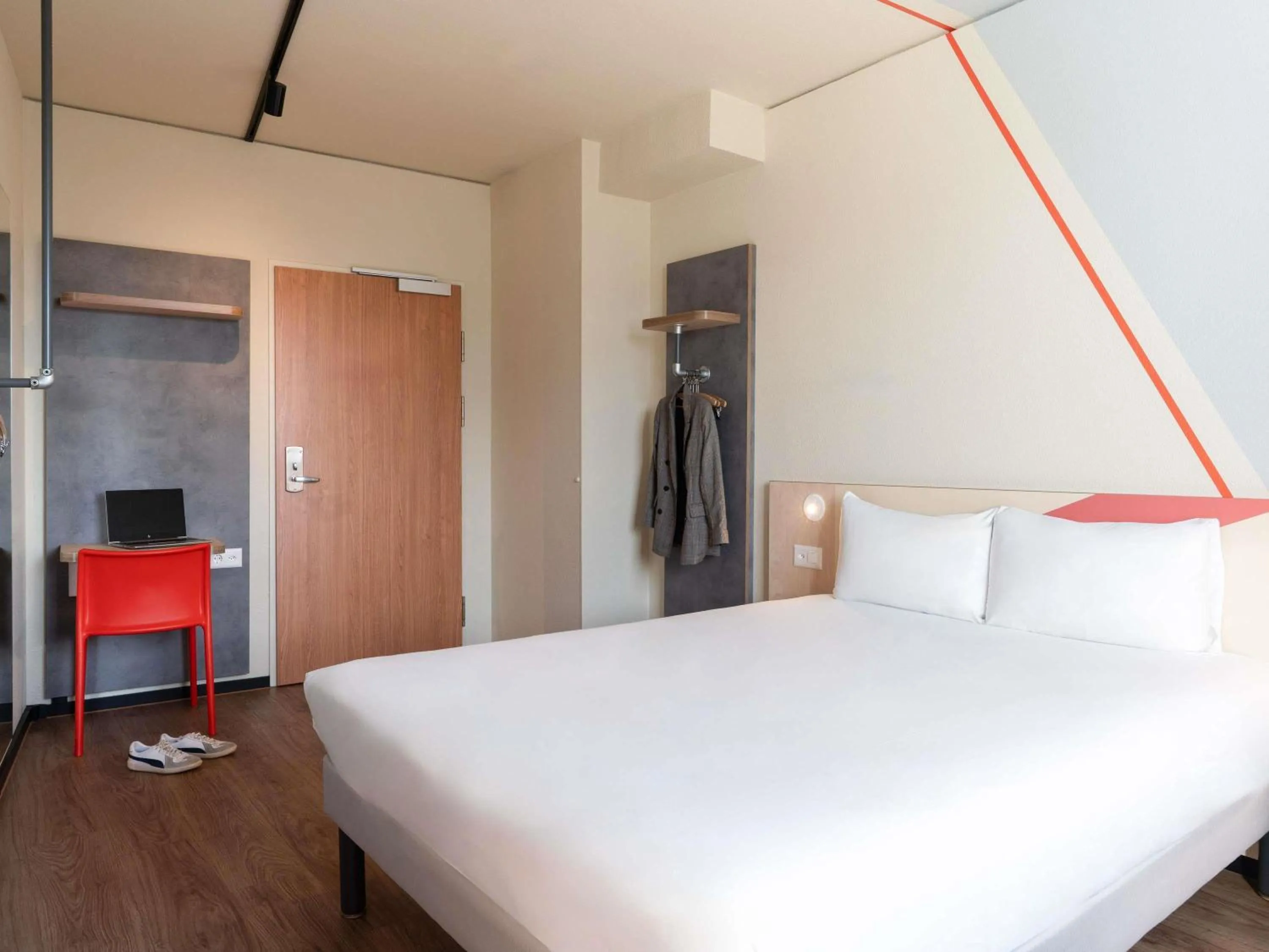 Bedroom, Bed in ibis budget Genève Petit-Lancy
