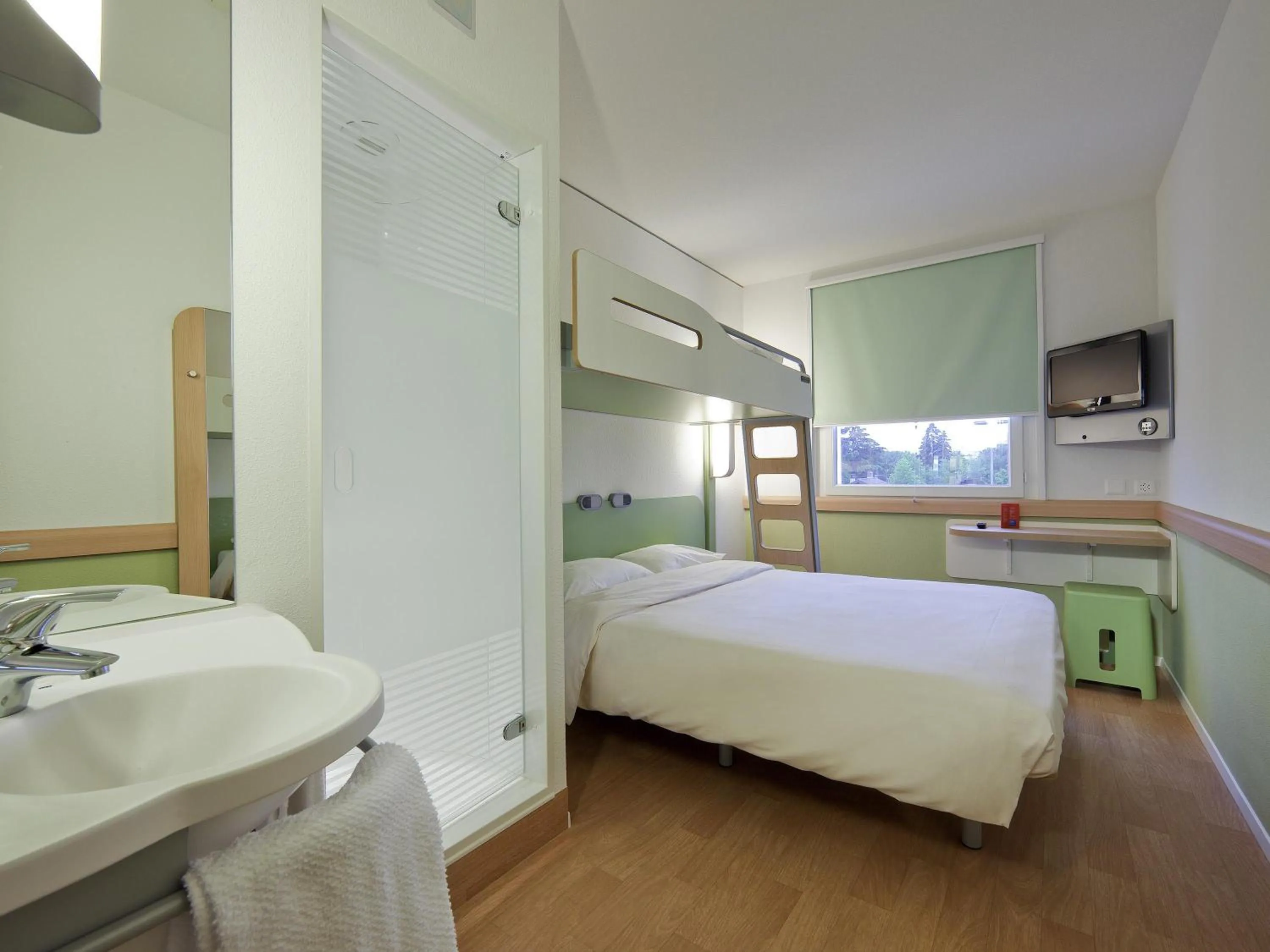 Bedroom, Bed in ibis budget Genève Petit-Lancy