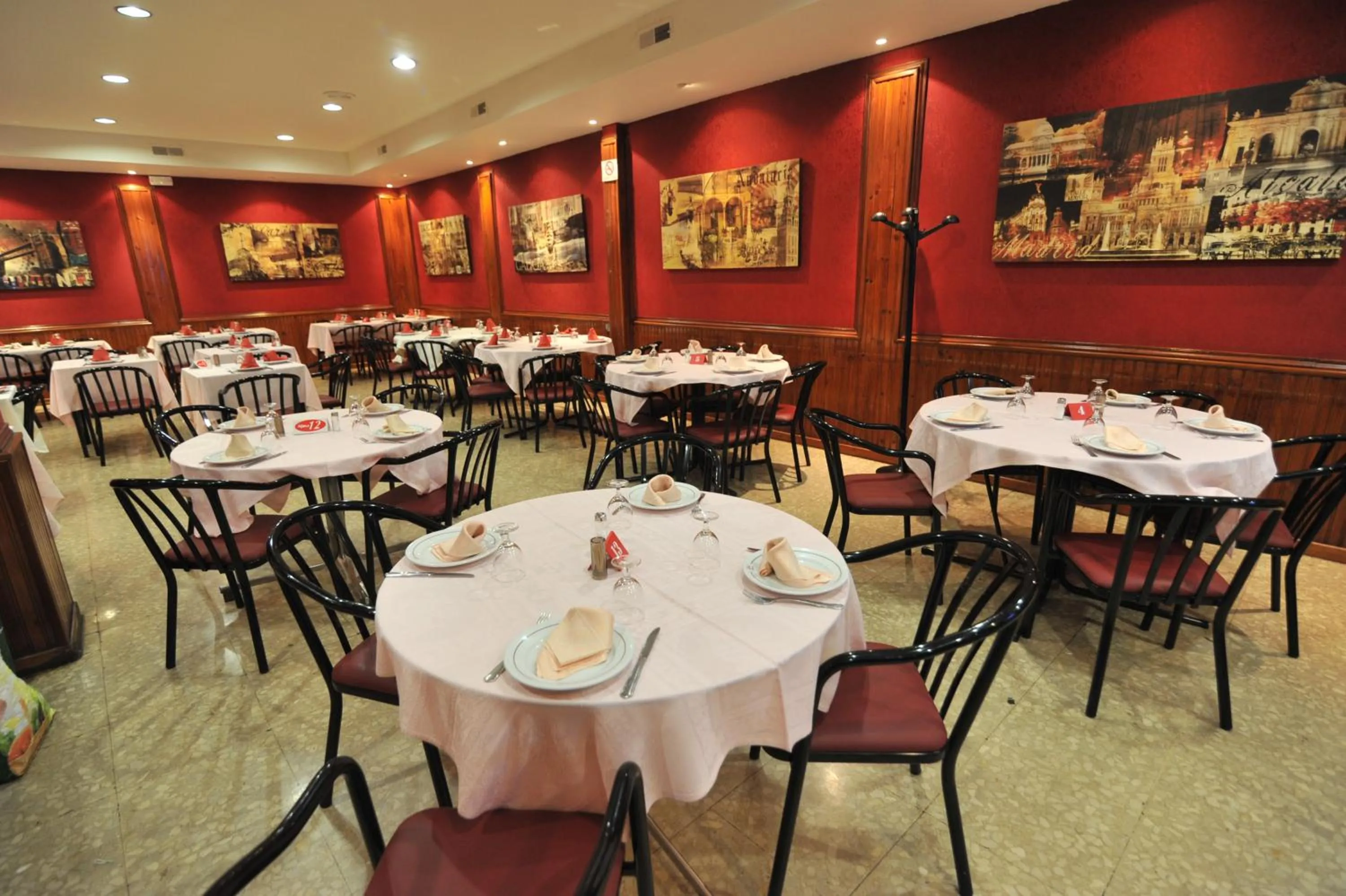 Restaurant/places to eat in Hostal Goyma II