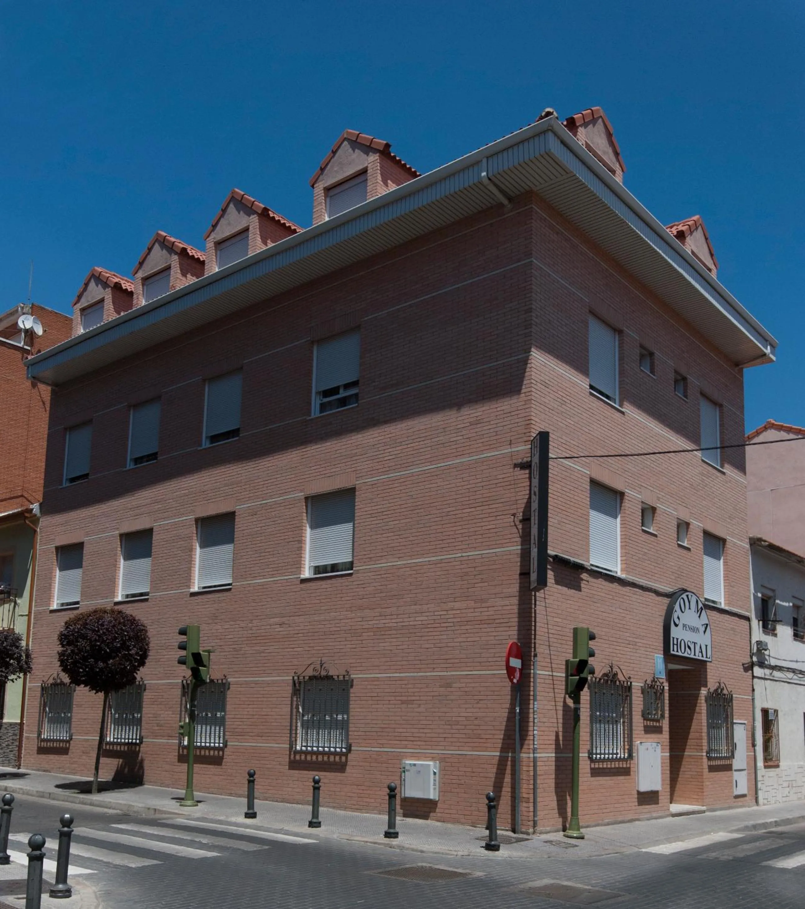 Property building in Hostal Goyma II