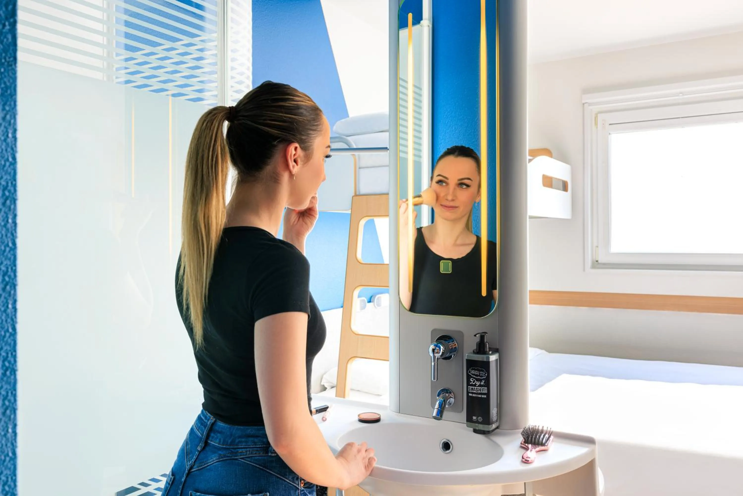 Shower in Ibis budget Lausanne-Bussigny