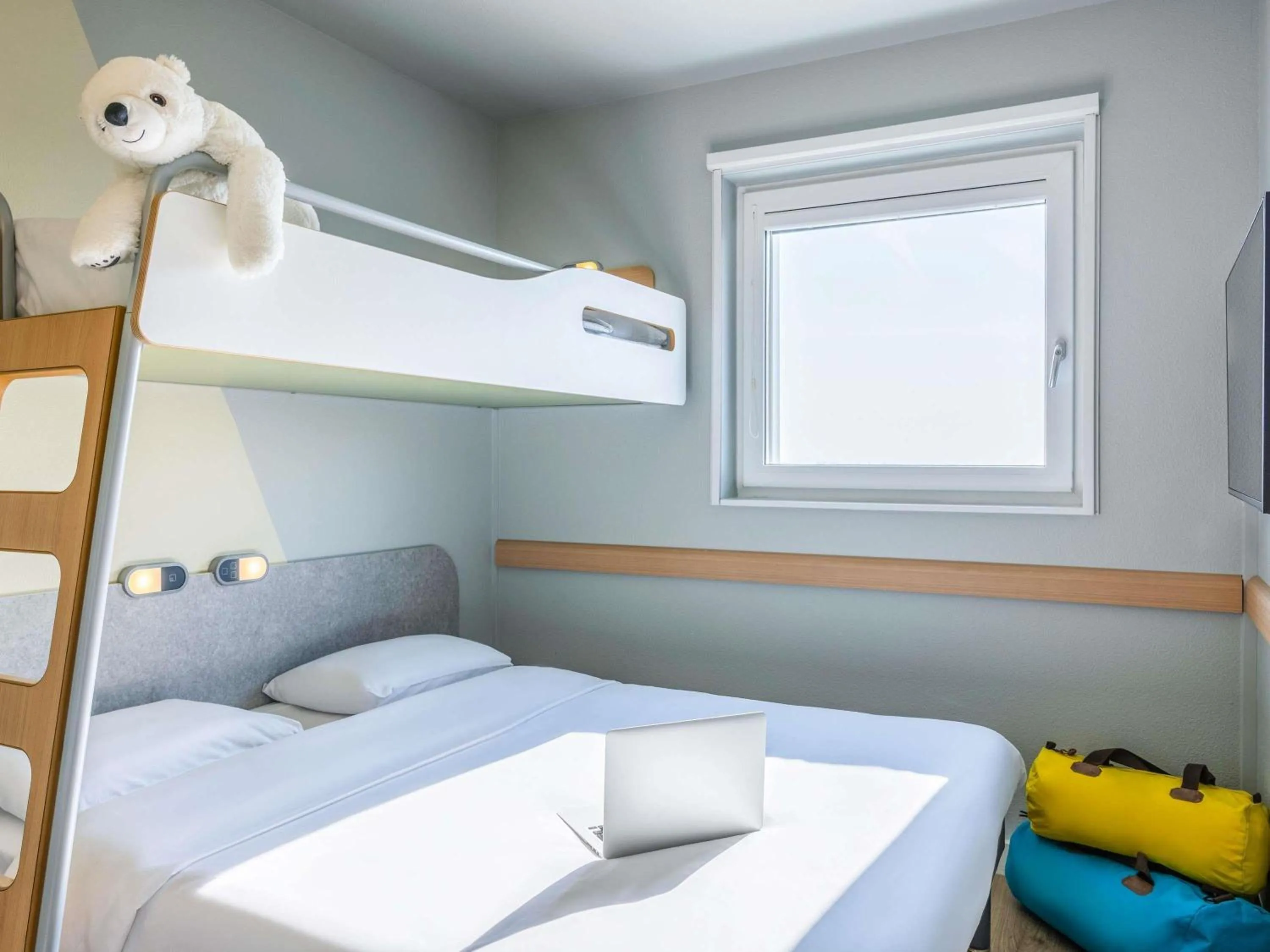 Bedroom, Bed in Ibis budget Lausanne-Bussigny