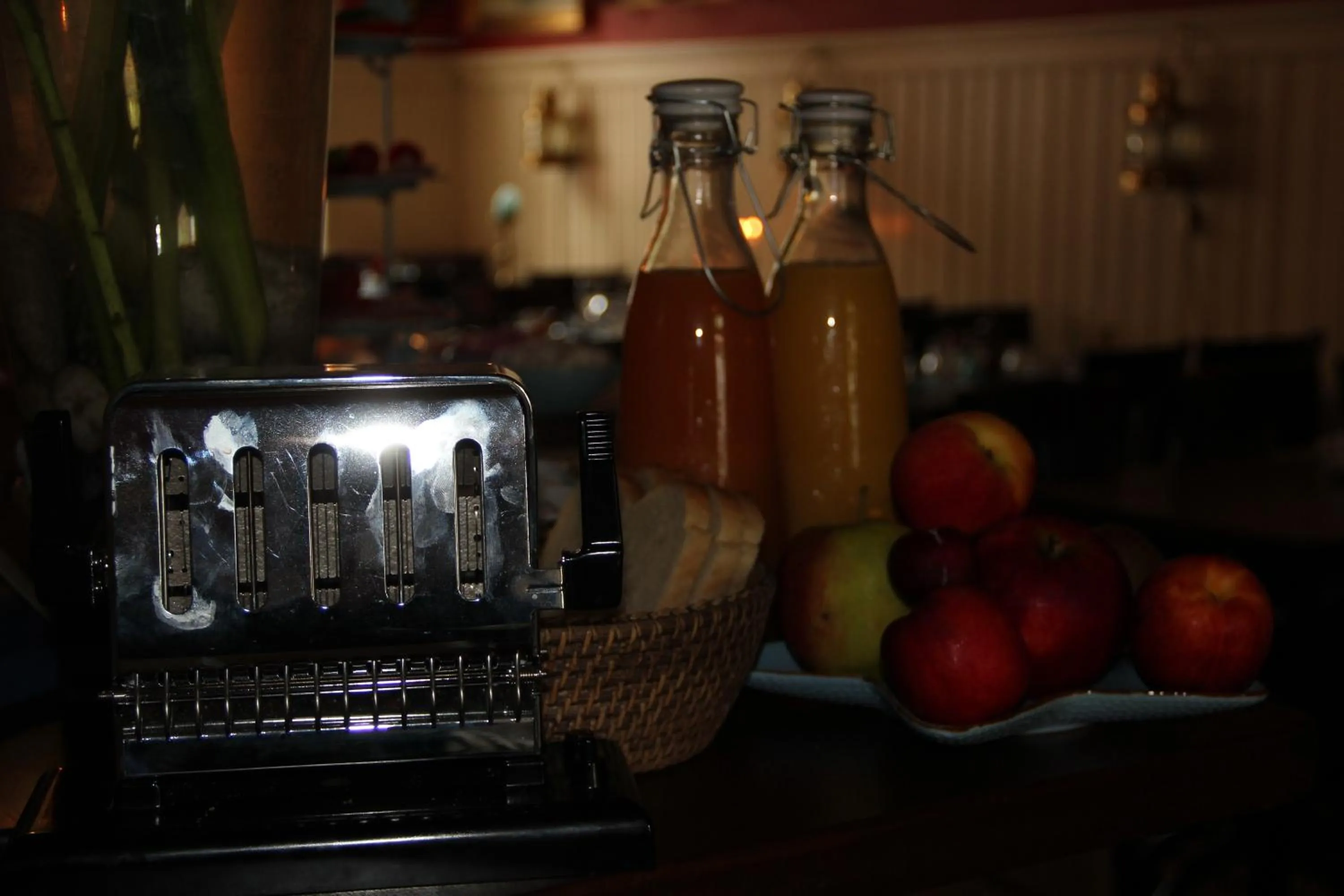 Restaurant/places to eat in Hotel Lili Marleen