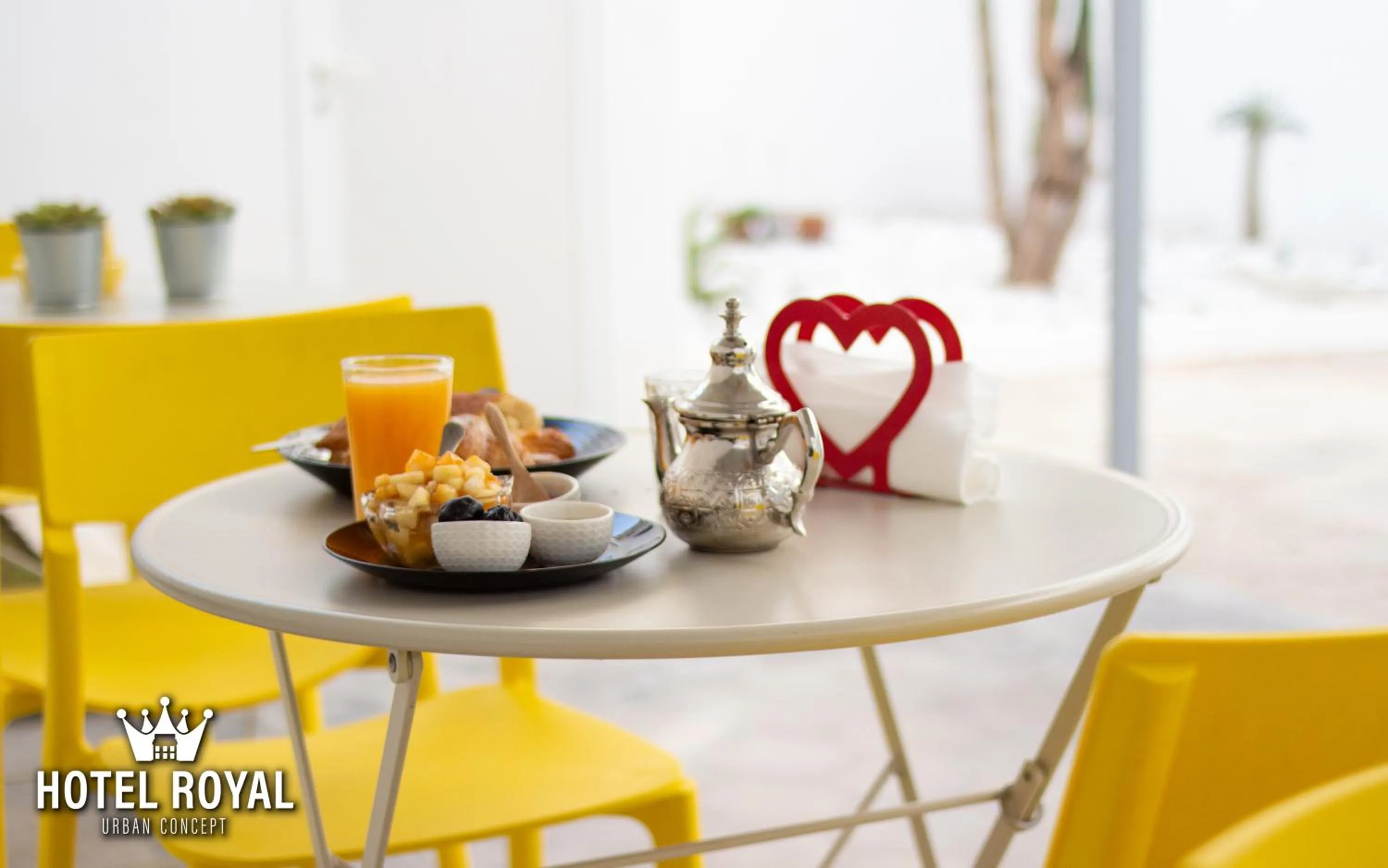 Food and drinks in Hôtel Royal Urban Concept