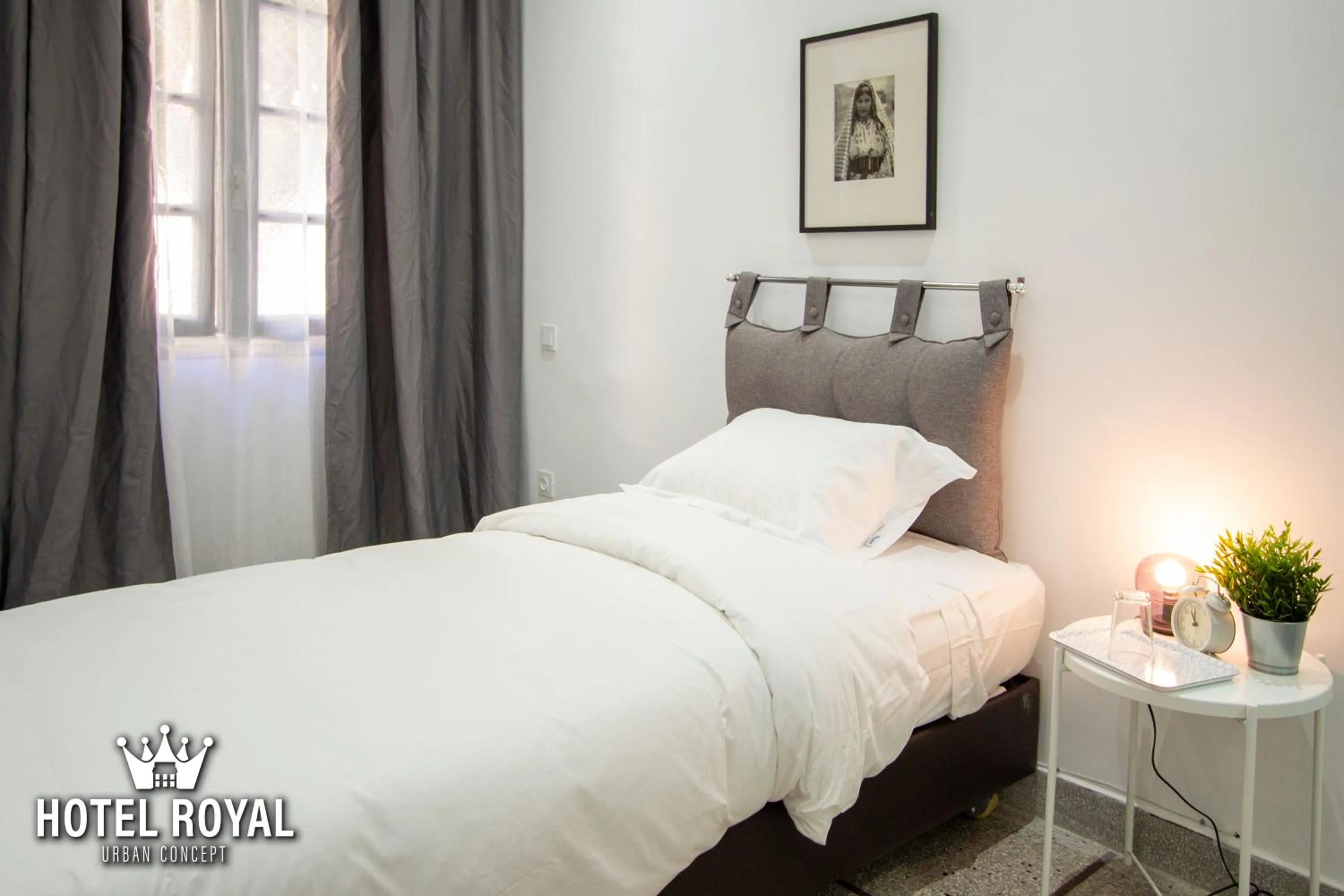 Bed in Hôtel Royal Urban Concept