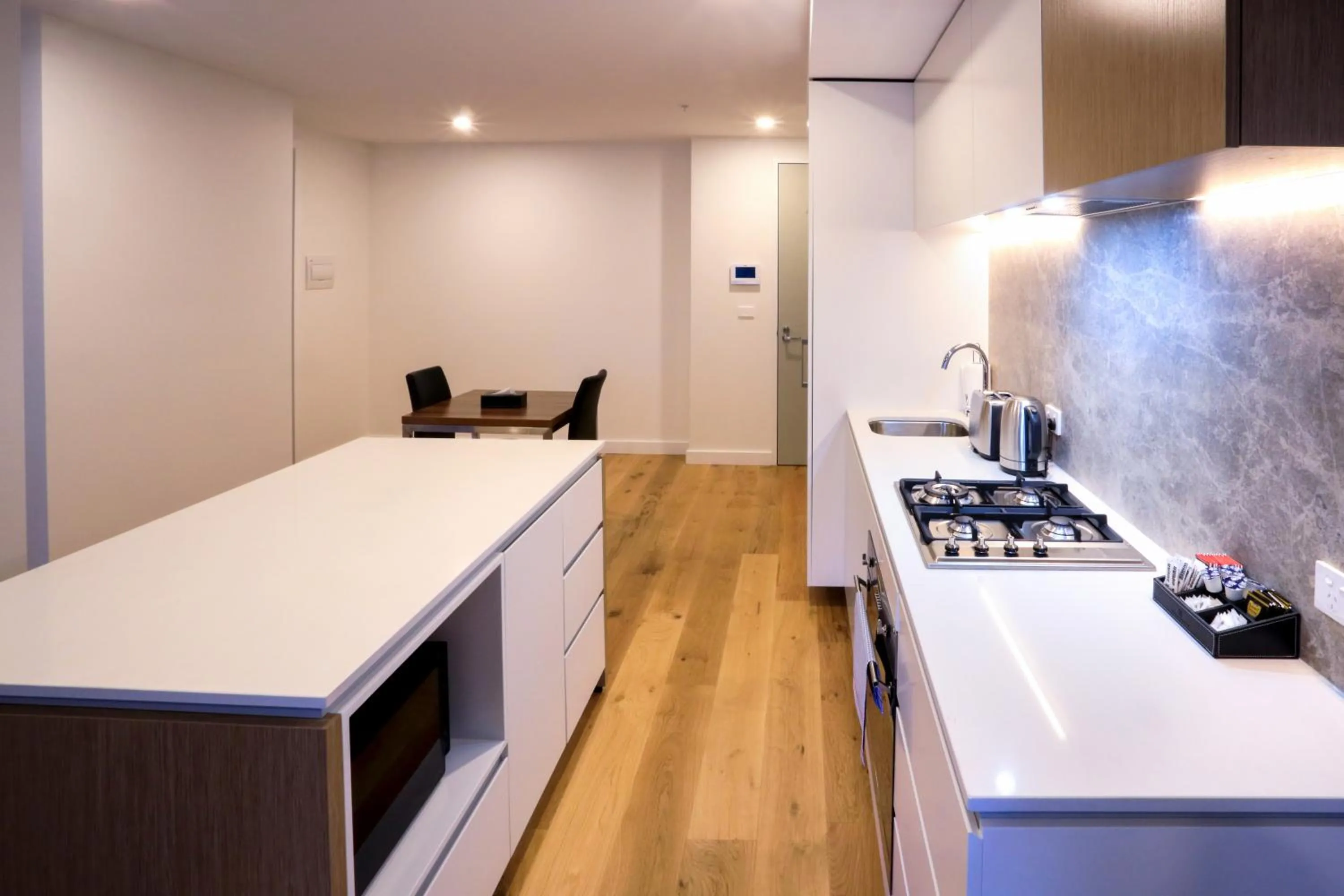 Kitchen or kitchenette in Flagstaff Green Apartments
