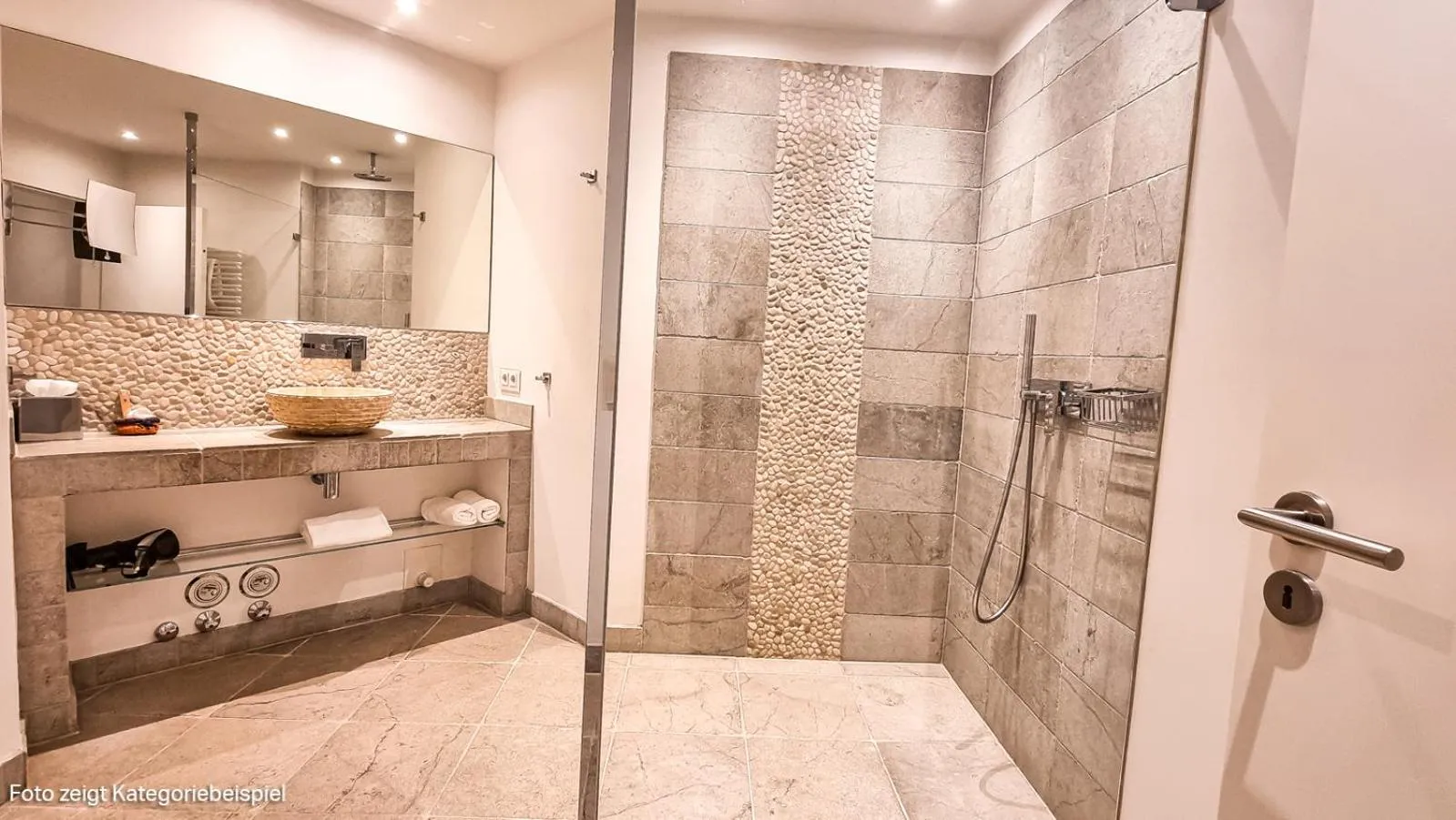 Shower in Hotel Hof Galerie