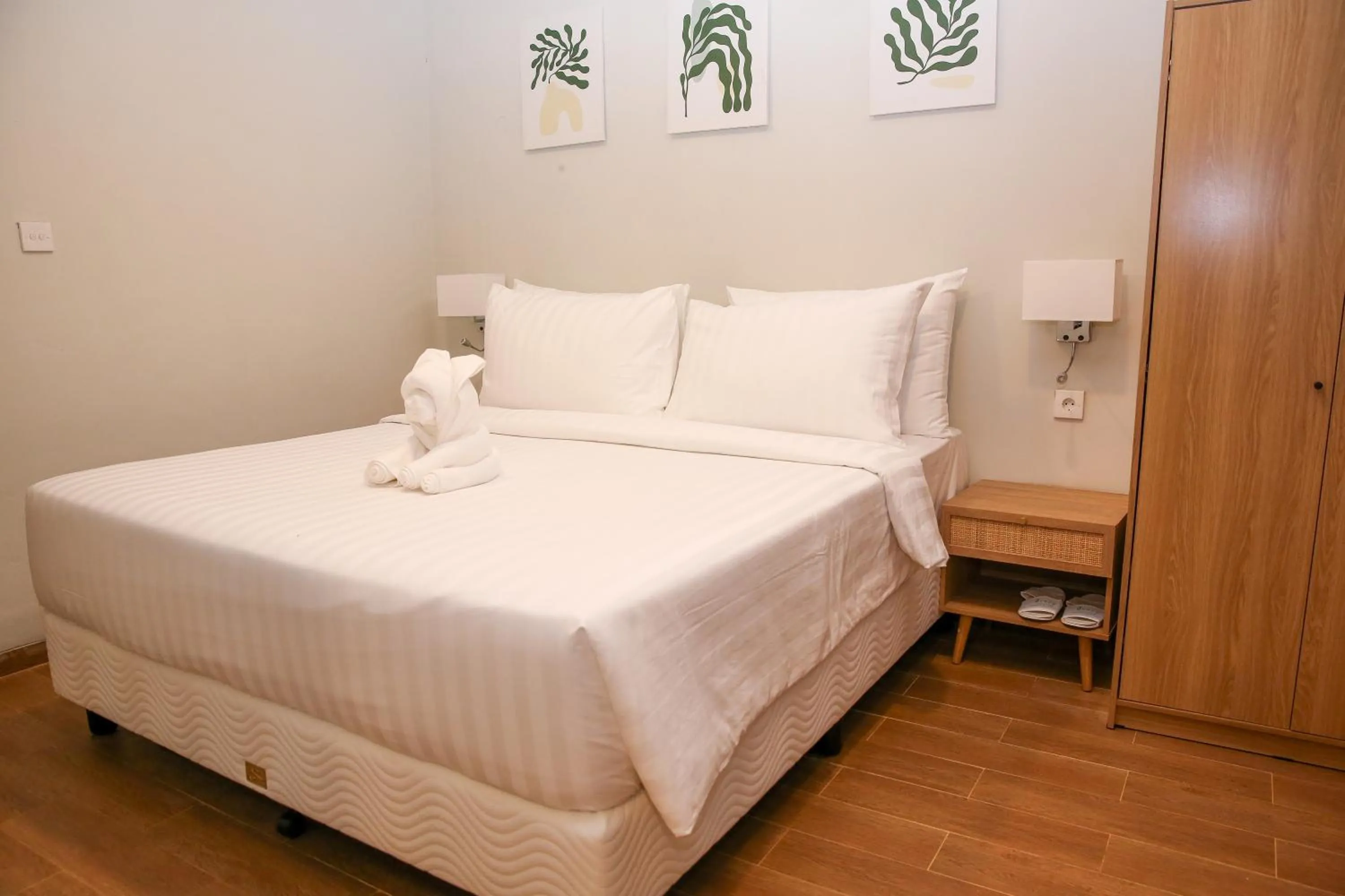 Bedroom, Bed in Avery Coconut Island Waterpark Beach Resort Carita