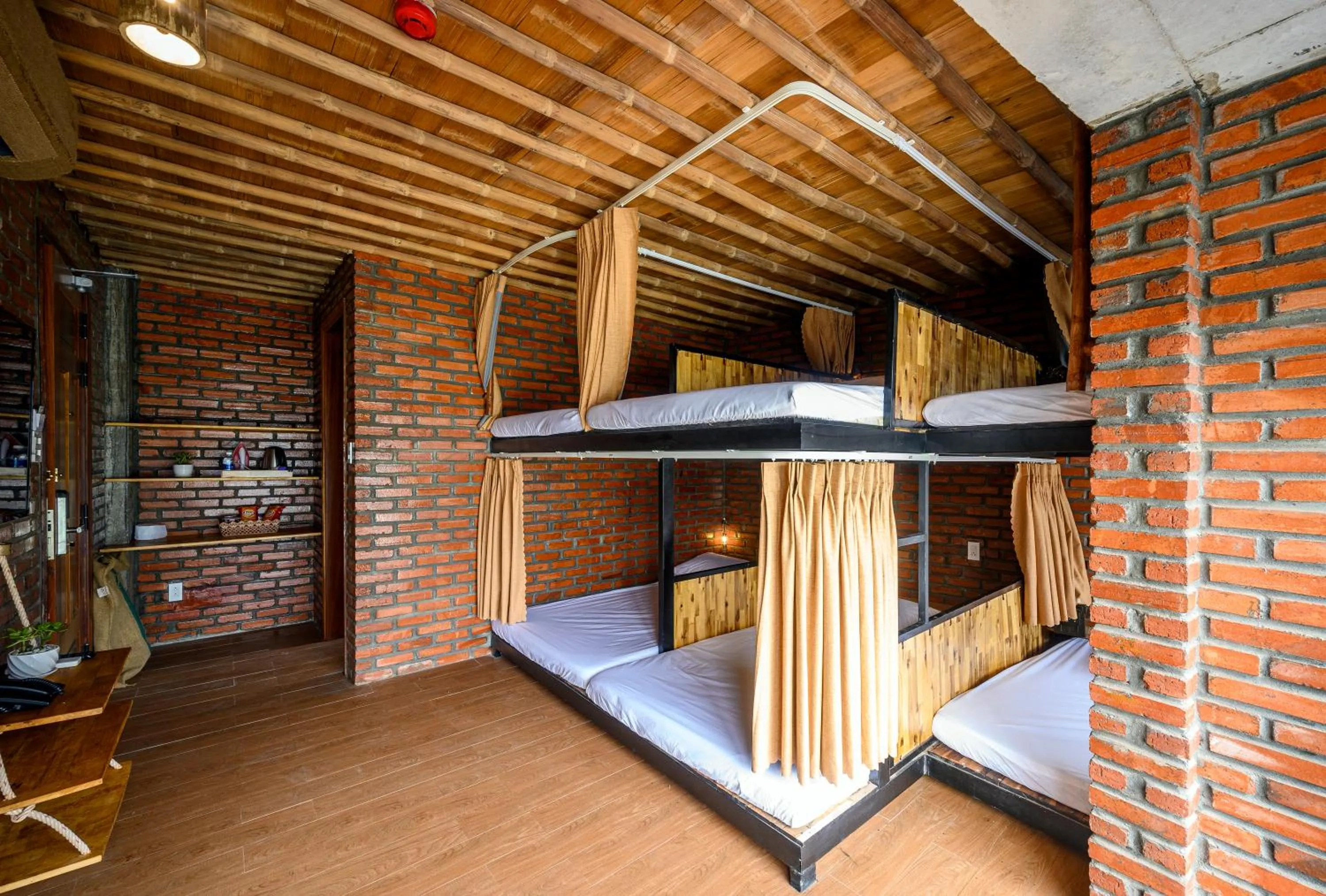 bunk bed, Bed in Mira Bãi Xếp Quy Nhơn - The Hidden Jewel