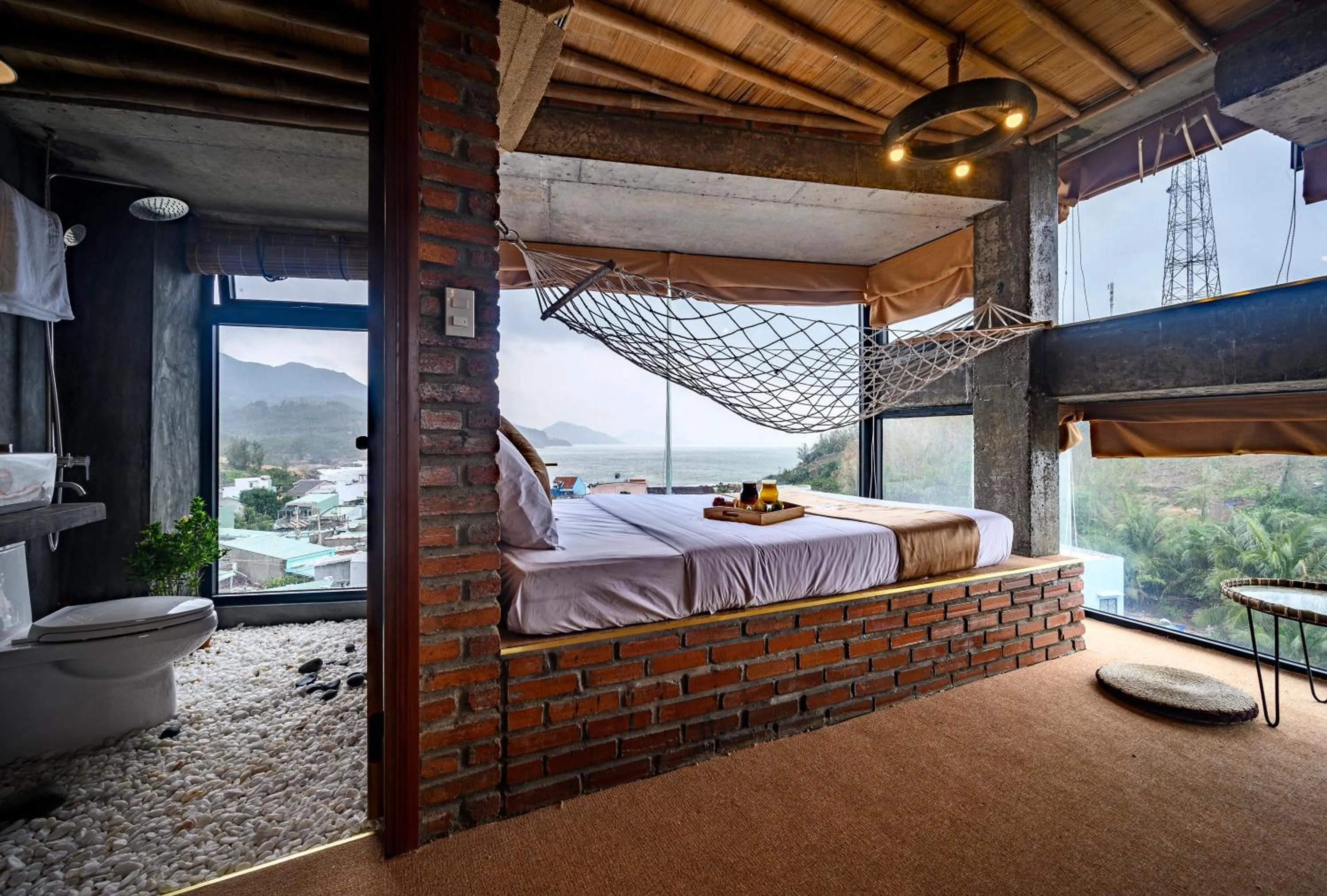 bunk bed, Bed in Mira Bãi Xếp Quy Nhơn - The Hidden Jewel