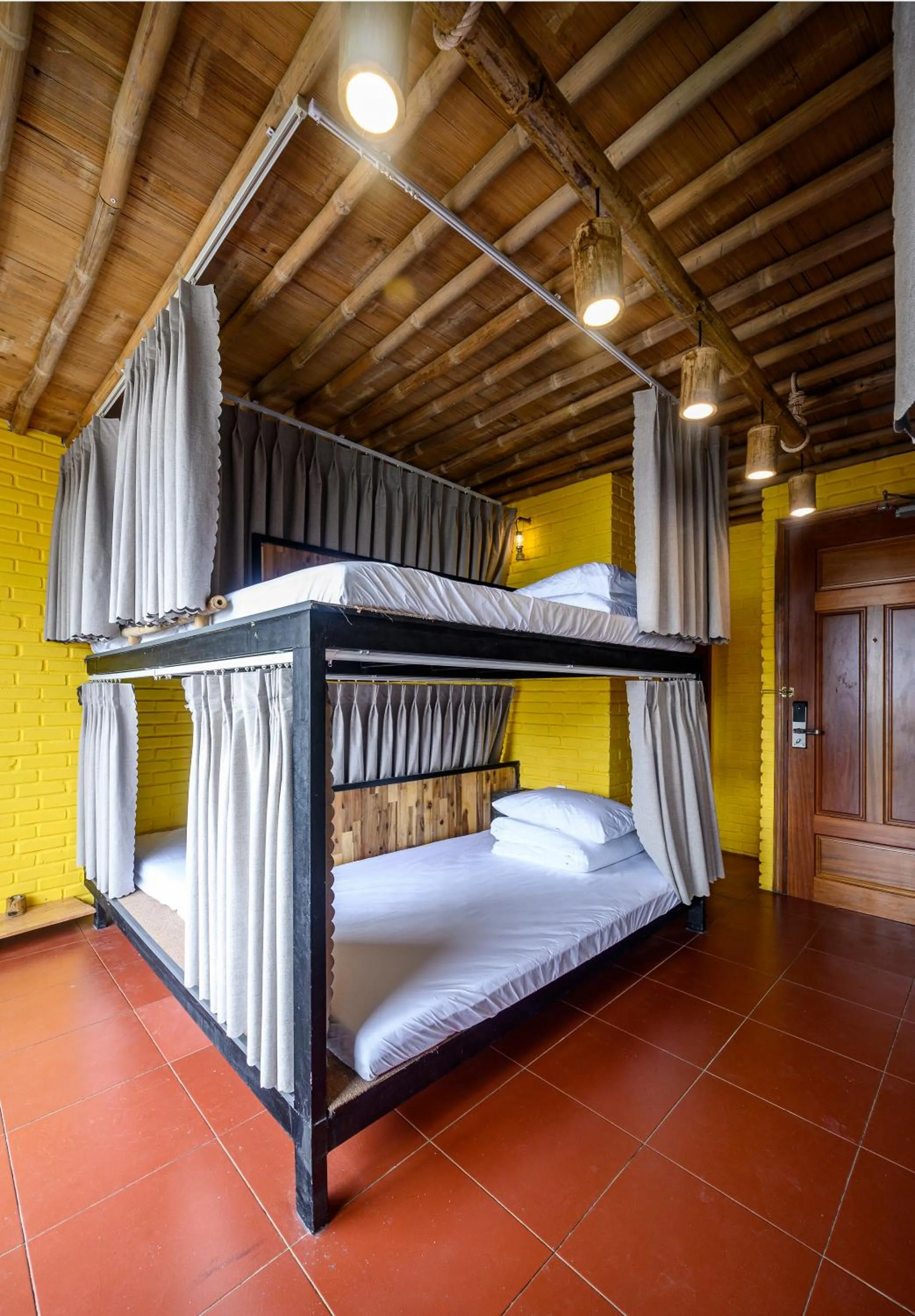 bunk bed, Bed in Mira Bãi Xếp Quy Nhơn - The Hidden Jewel