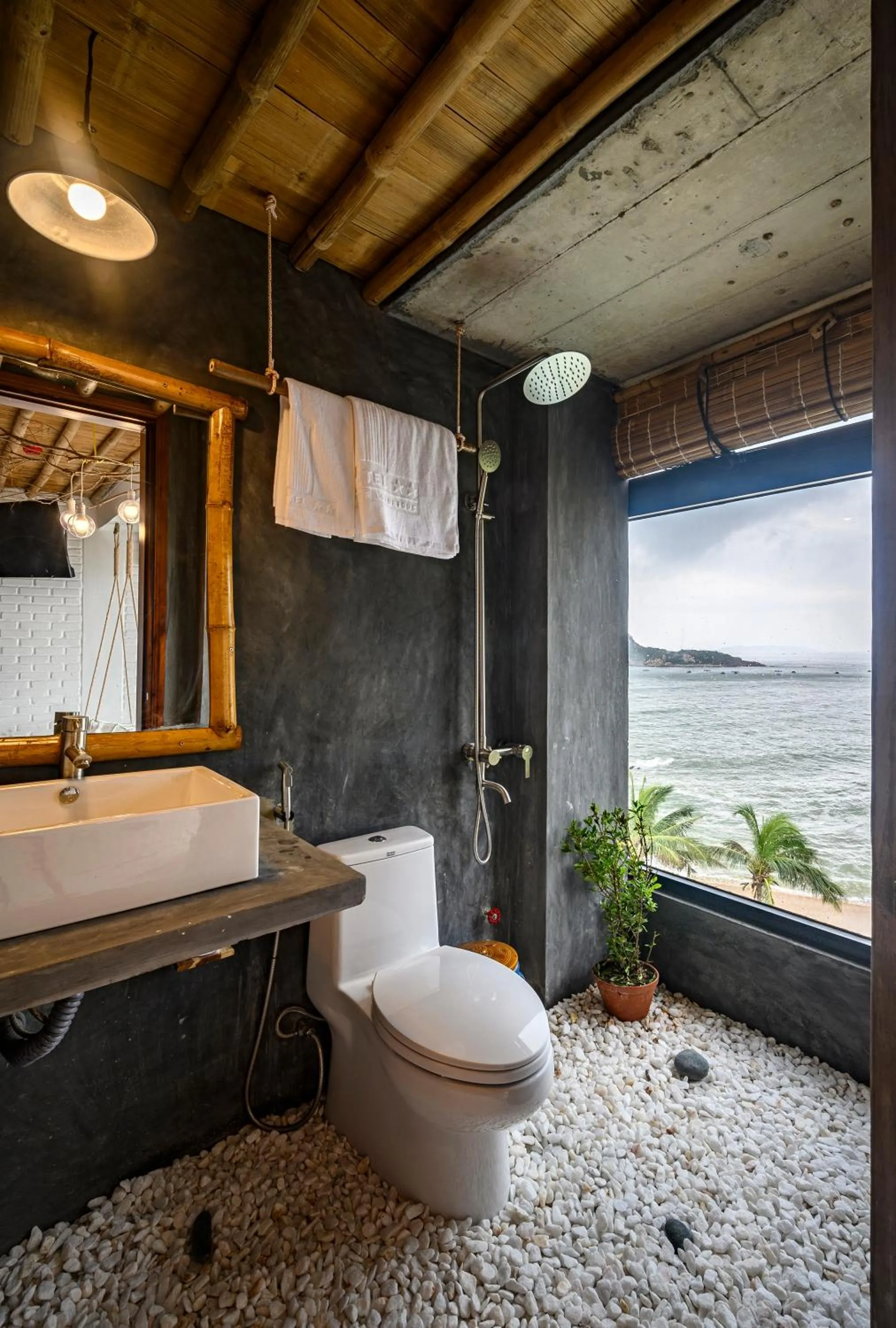 Toilet in Mira Bãi Xếp Quy Nhơn - The Hidden Jewel