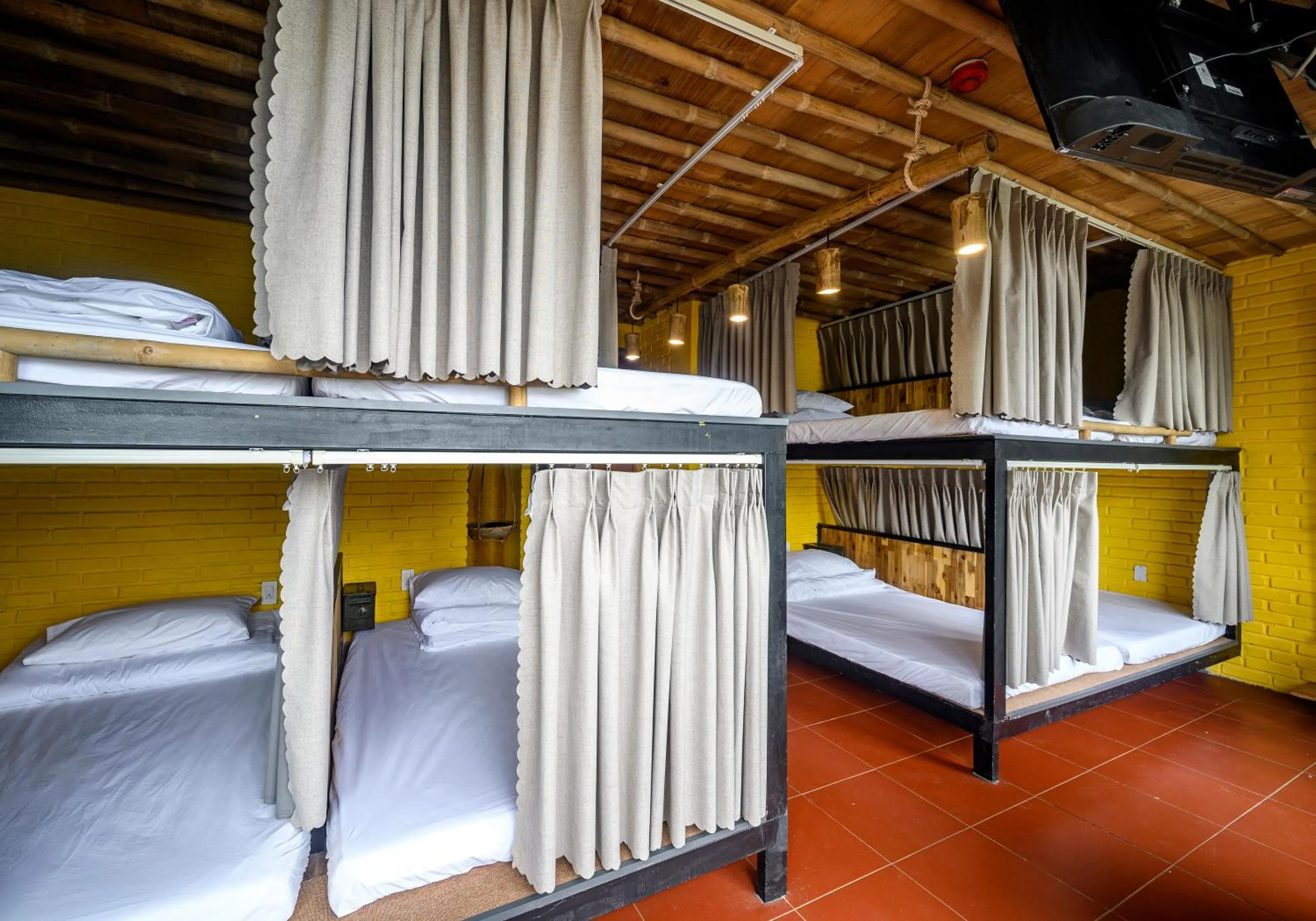 bunk bed, Bed in Mira Bãi Xếp Quy Nhơn - The Hidden Jewel