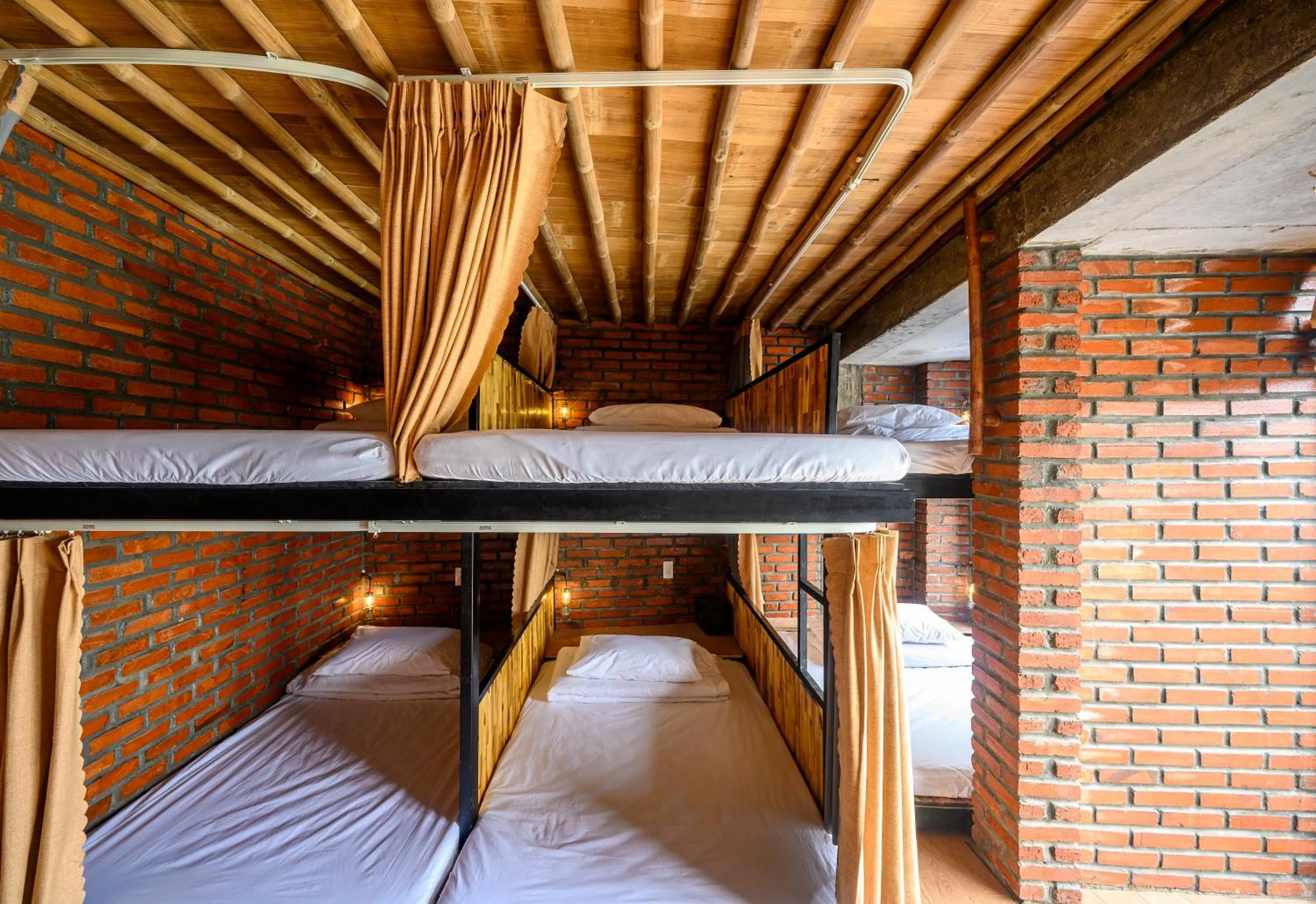 bunk bed, Bed in Mira Bãi Xếp Quy Nhơn - The Hidden Jewel