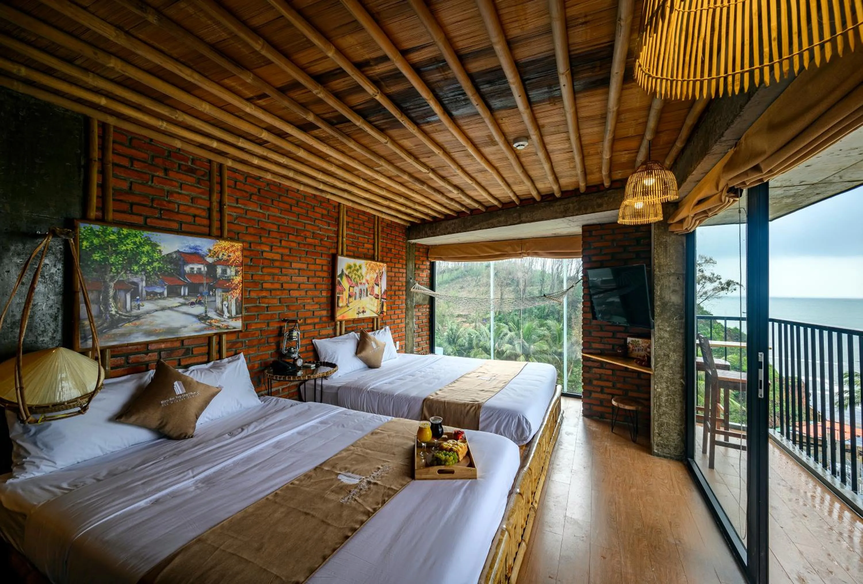 Photo of the whole room, Bed in Mira Bãi Xếp Quy Nhơn - The Hidden Jewel